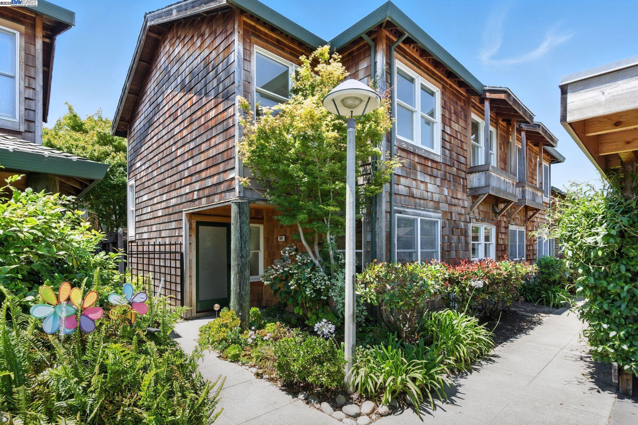 MLS: 41105862 Condo For Sale