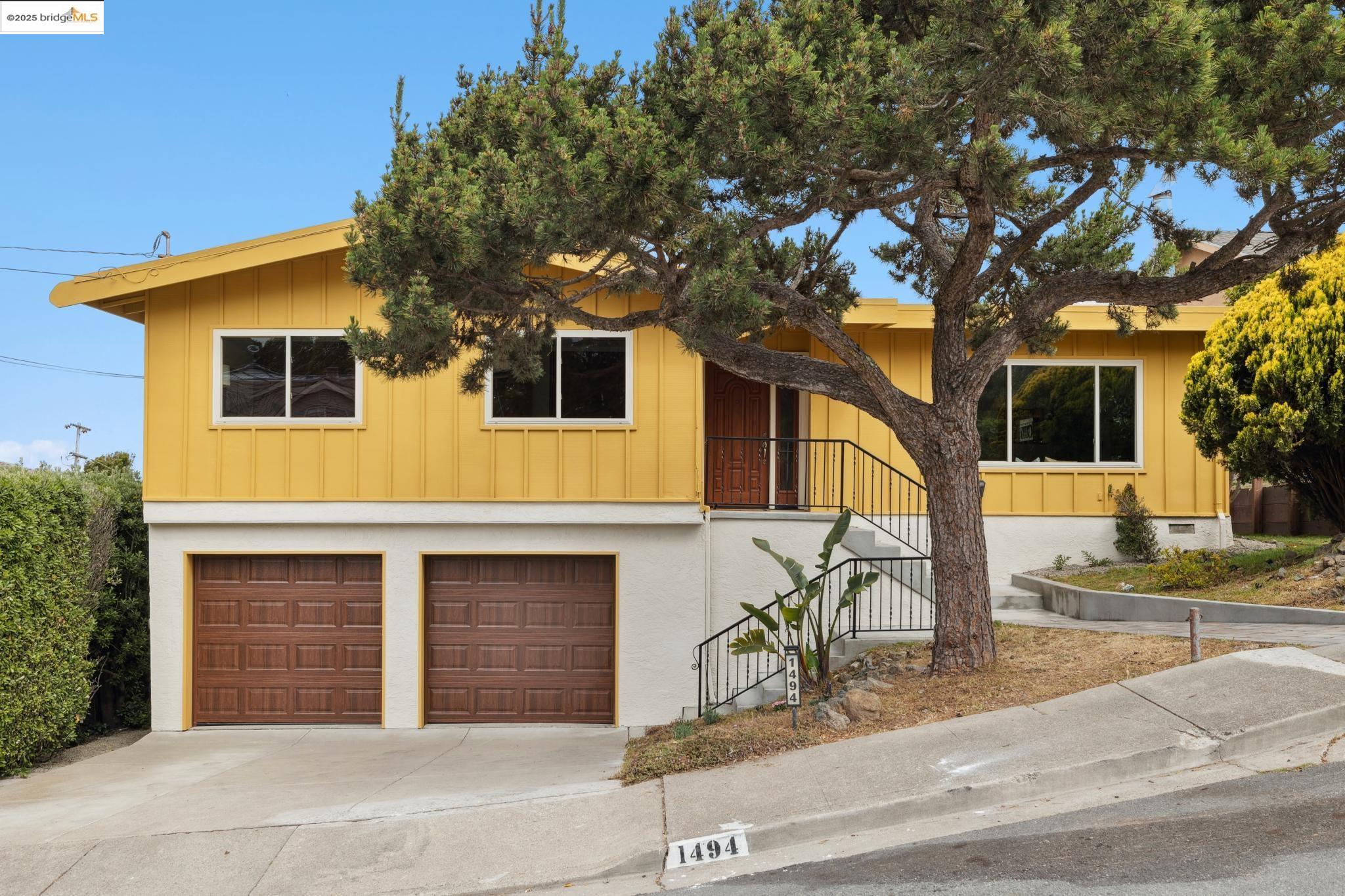 Detail Gallery Image 1 of 1 For 1494 Olive Ave, Richmond,  CA 94805-1624 - 3 Beds | 2 Baths
