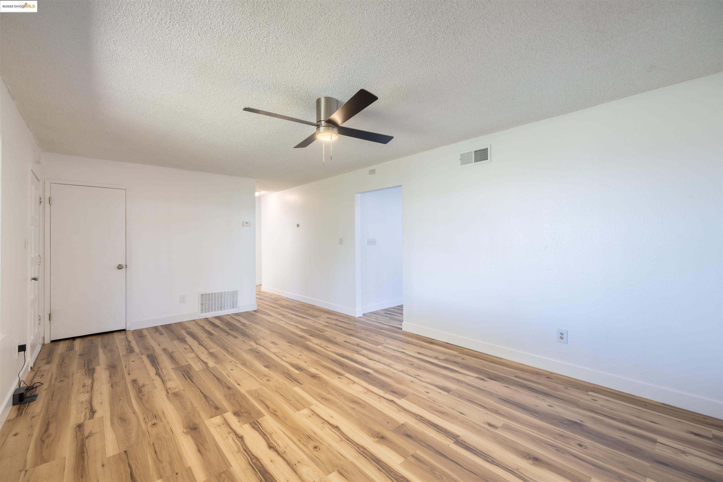 Detail Gallery Image 12 of 59 For 1813 Hanlon Way, Pittsburg,  CA 94565 - 4 Beds | 1/1 Baths