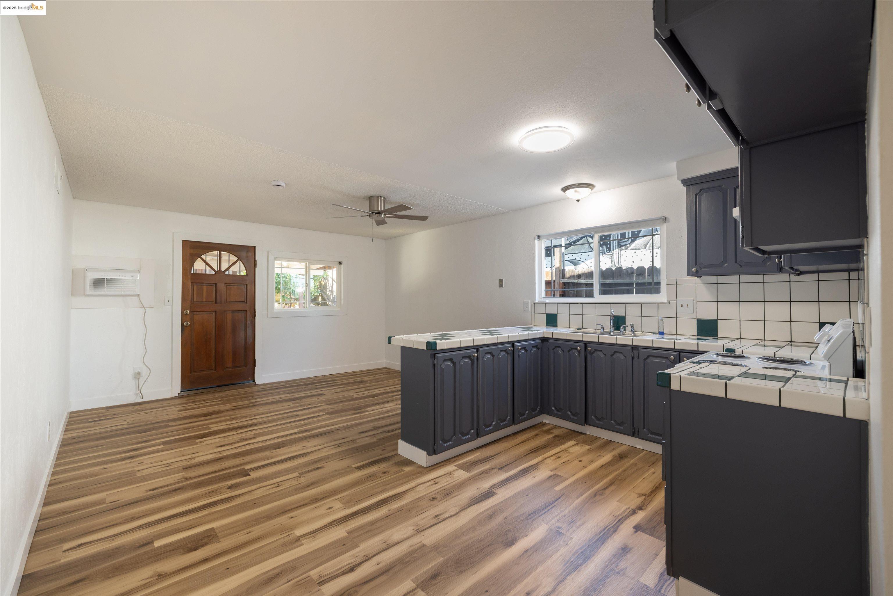 Detail Gallery Image 14 of 59 For 1813 Hanlon Way, Pittsburg,  CA 94565 - 4 Beds | 1/1 Baths