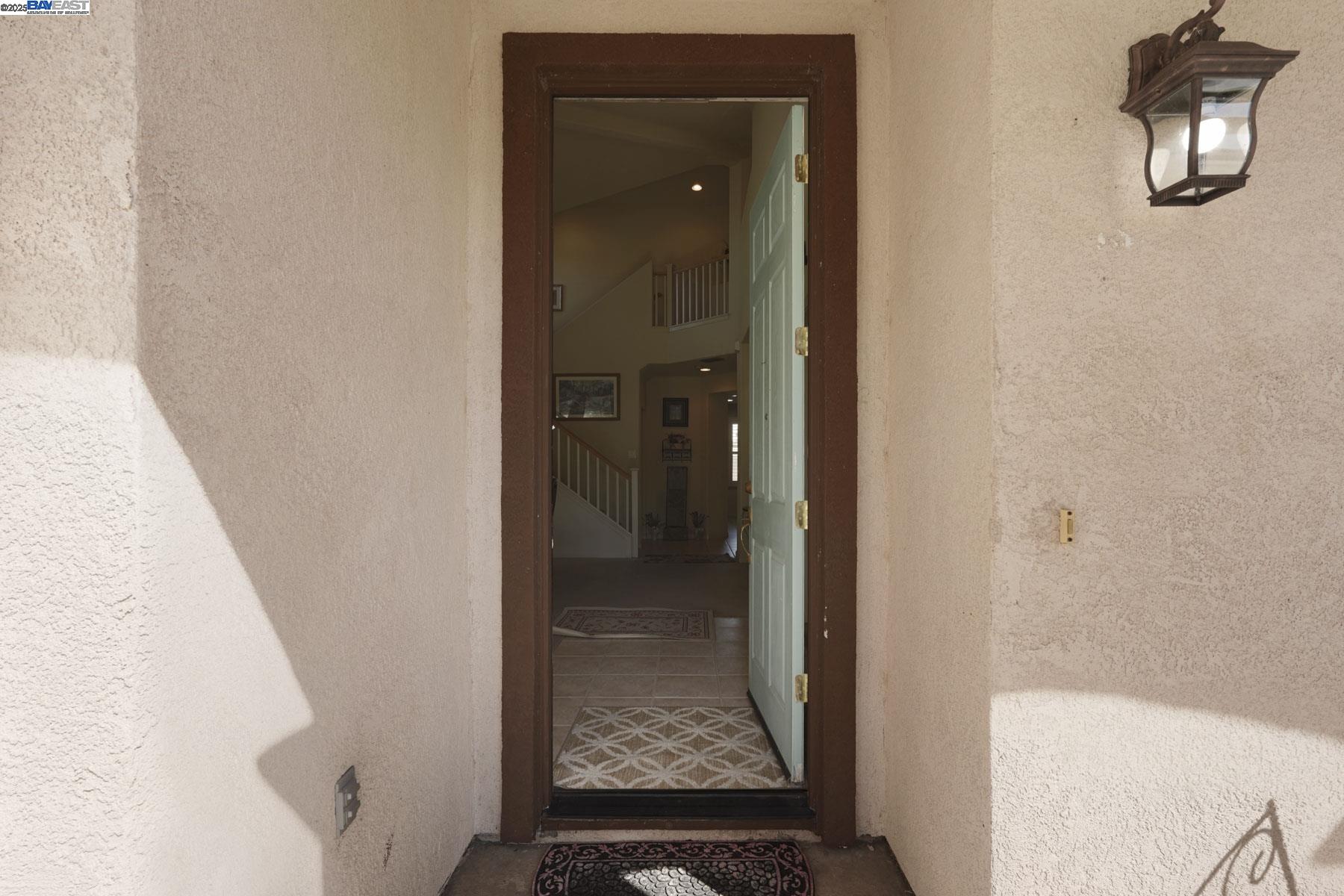 Detail Gallery Image 2 of 53 For 5854 Riverbank Cir, Stockton,  CA 95219 - 3 Beds | 2/1 Baths