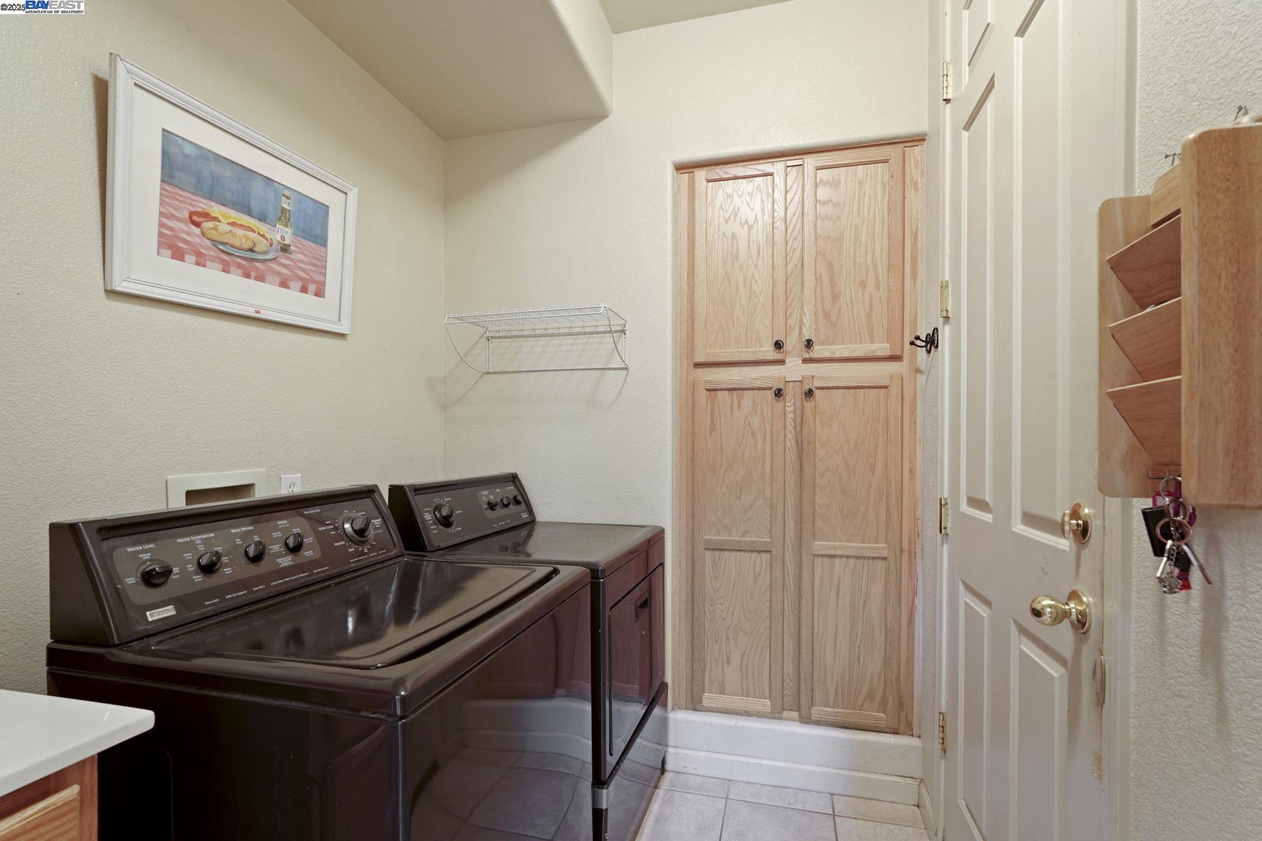 Detail Gallery Image 11 of 53 For 5854 Riverbank Cir, Stockton,  CA 95219 - 3 Beds | 2/1 Baths