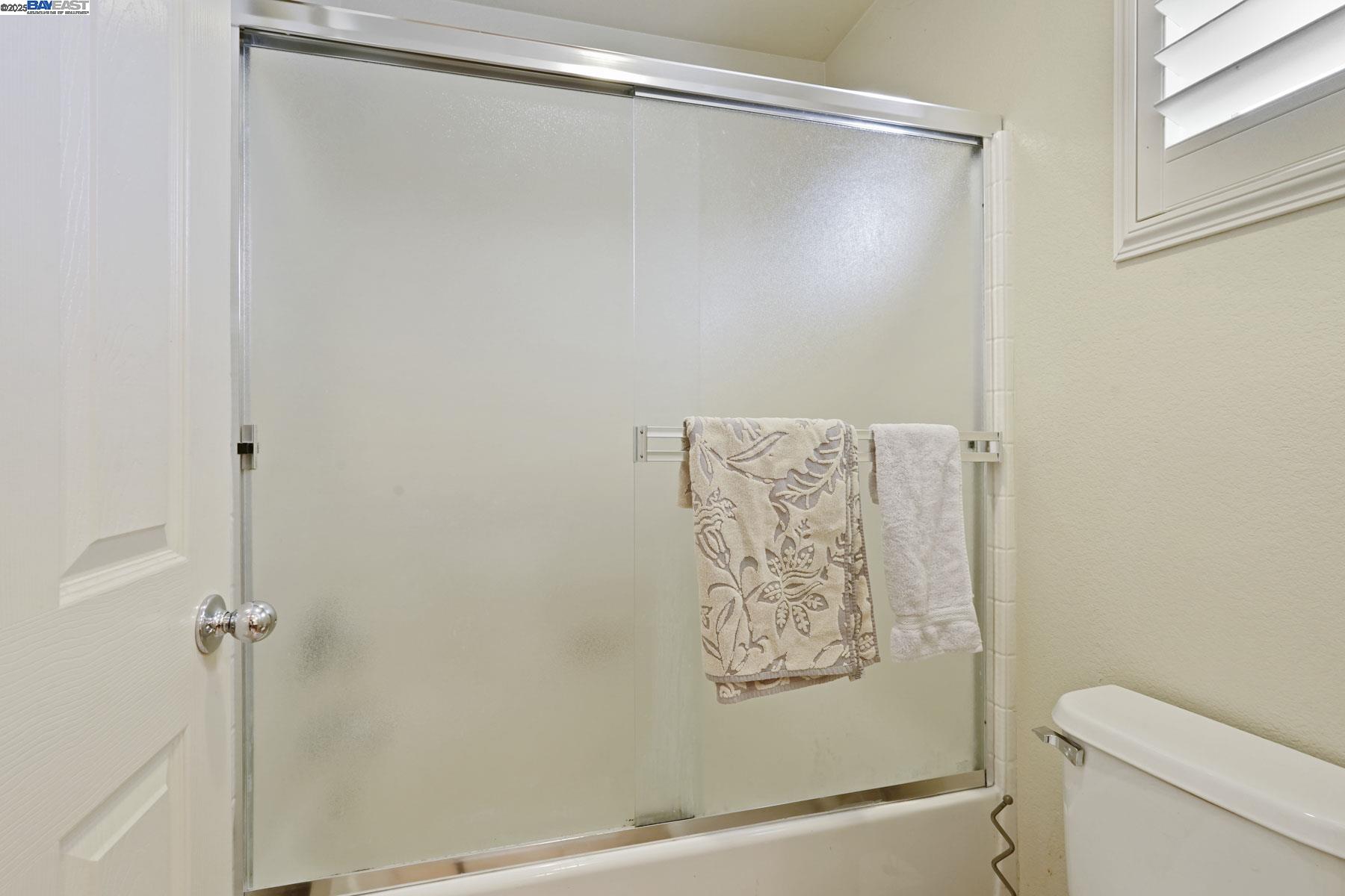 Detail Gallery Image 19 of 53 For 5854 Riverbank Cir, Stockton,  CA 95219 - 3 Beds | 2/1 Baths