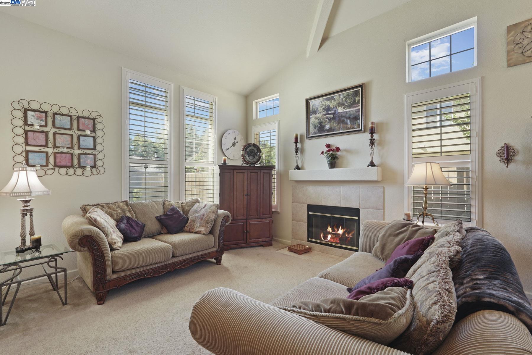 Detail Gallery Image 3 of 53 For 5854 Riverbank Cir, Stockton,  CA 95219 - 3 Beds | 2/1 Baths