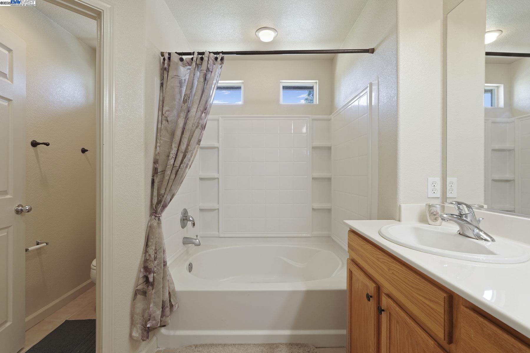 Detail Gallery Image 26 of 53 For 5854 Riverbank Cir, Stockton,  CA 95219 - 3 Beds | 2/1 Baths