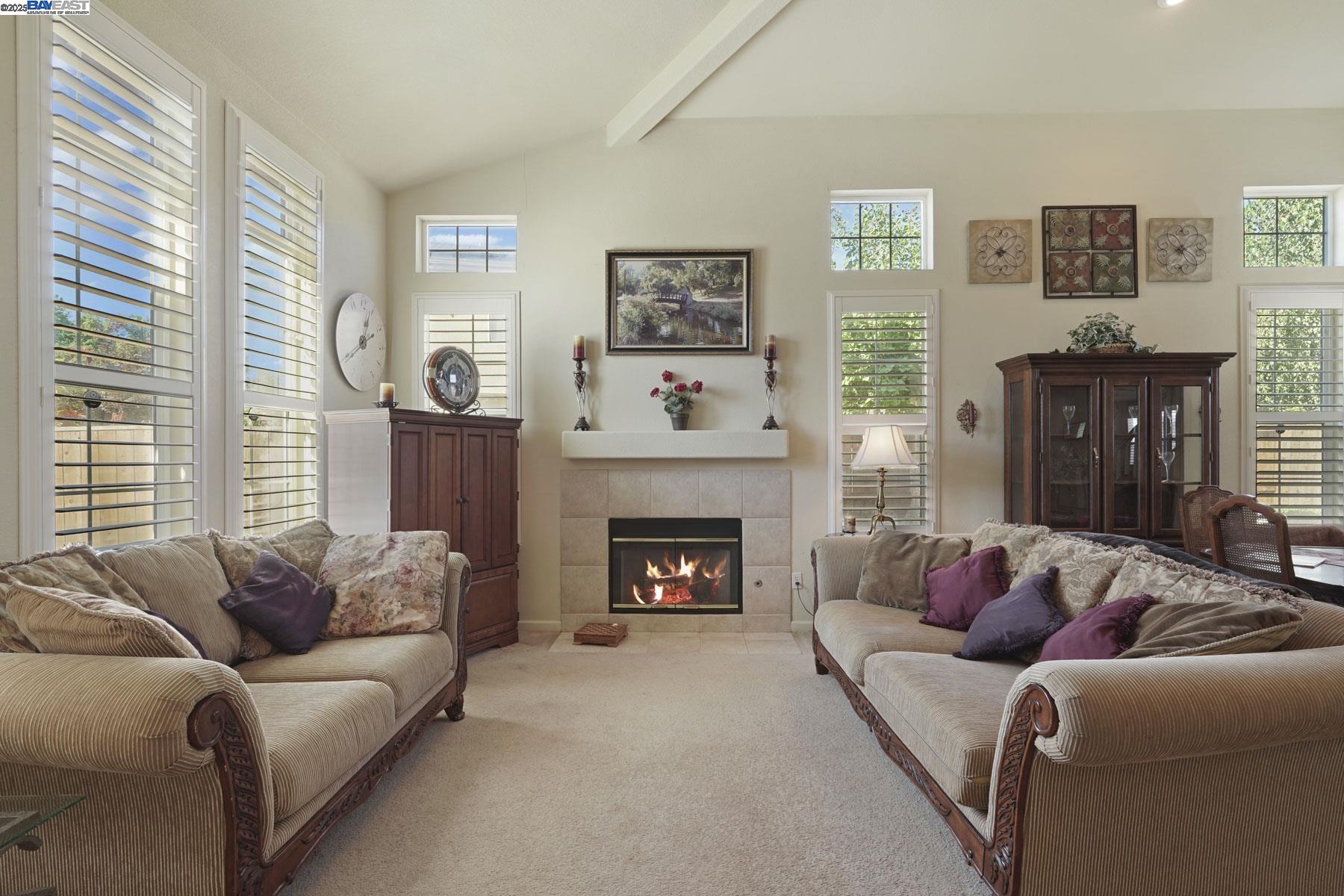 Detail Gallery Image 4 of 53 For 5854 Riverbank Cir, Stockton,  CA 95219 - 3 Beds | 2/1 Baths
