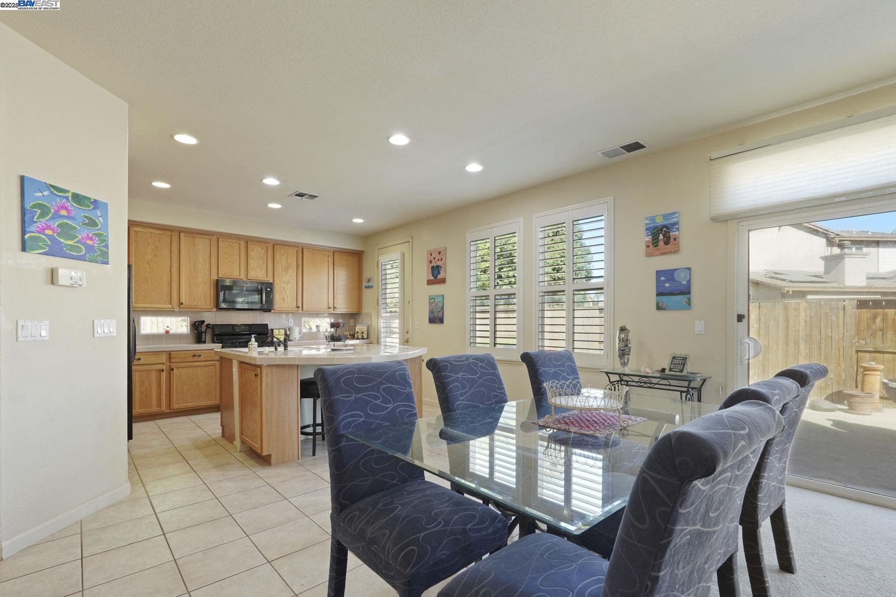 Detail Gallery Image 31 of 53 For 5854 Riverbank Cir, Stockton,  CA 95219 - 3 Beds | 2/1 Baths