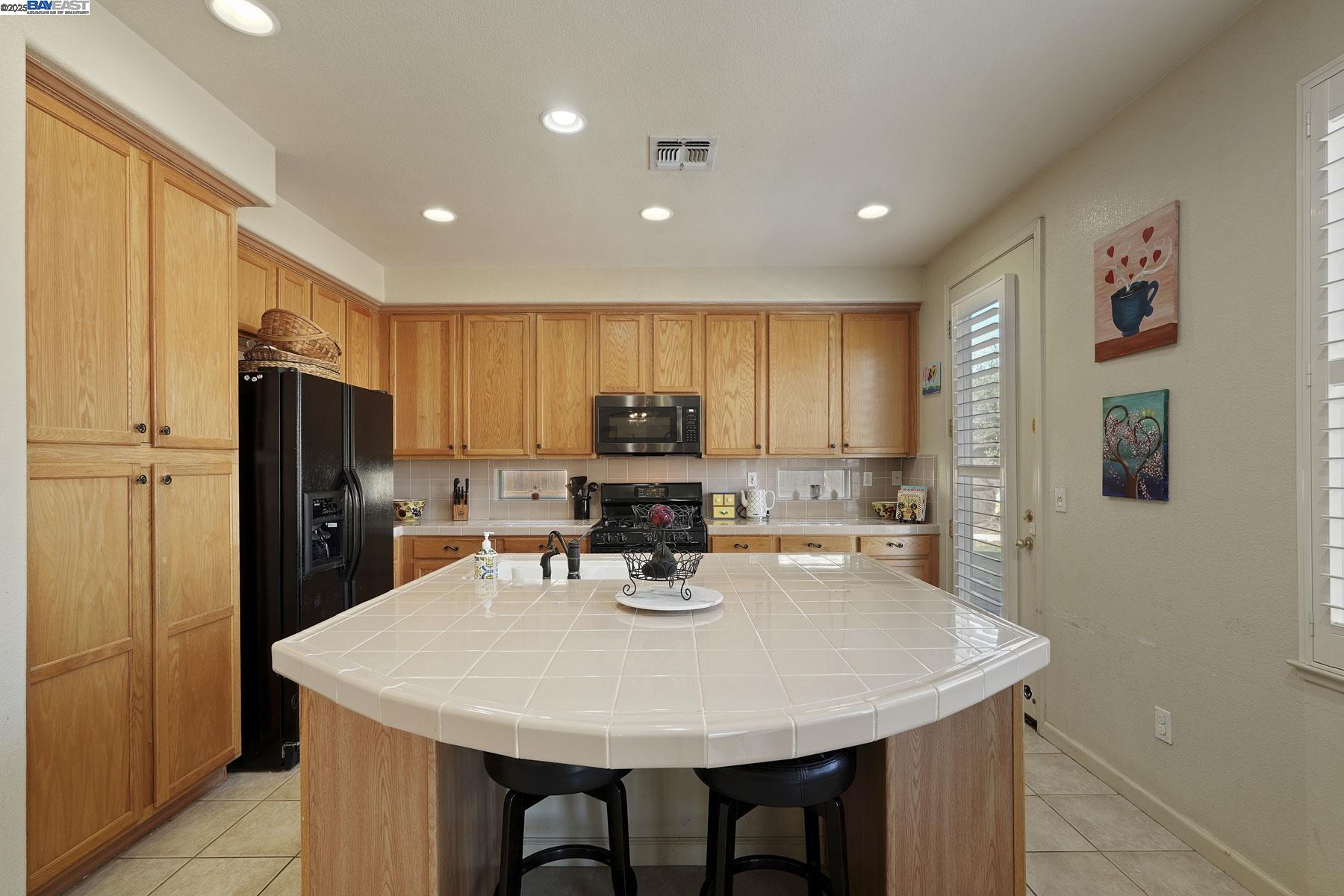 Detail Gallery Image 32 of 53 For 5854 Riverbank Cir, Stockton,  CA 95219 - 3 Beds | 2/1 Baths
