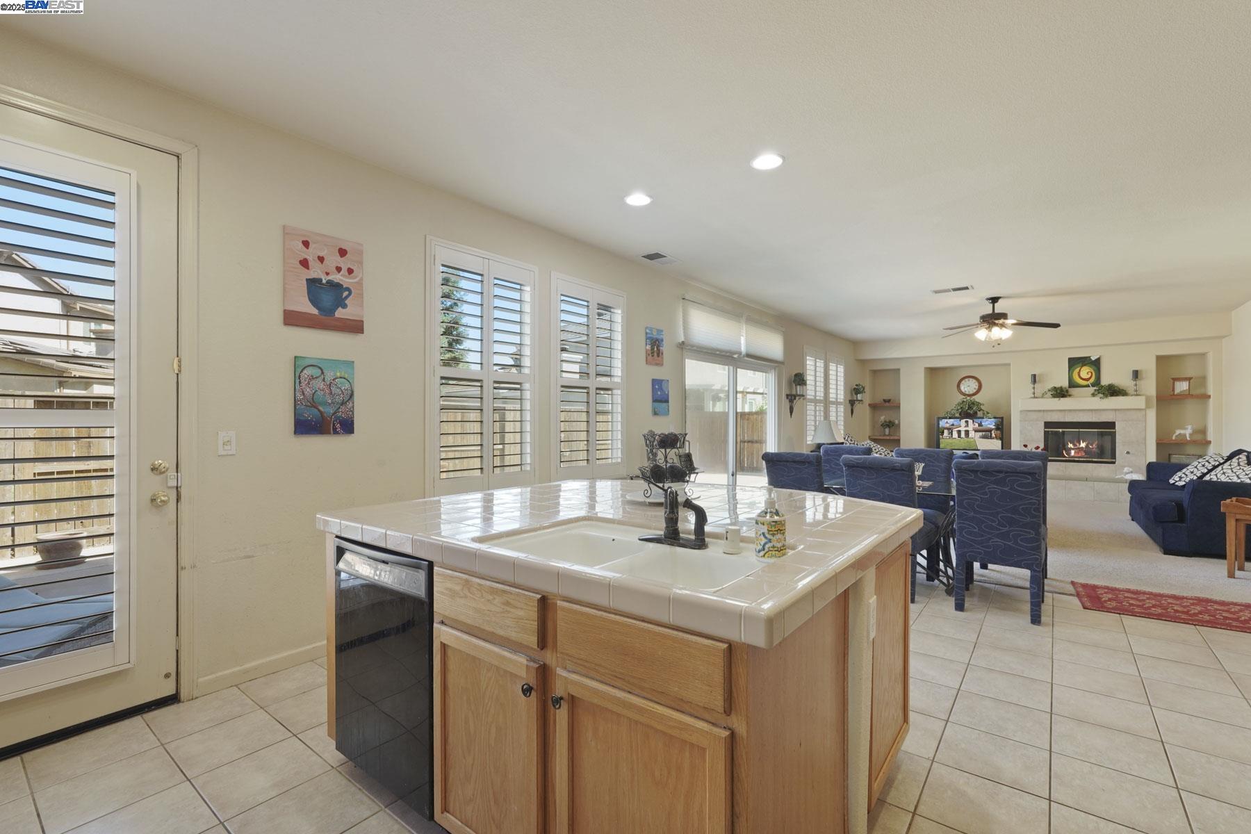 Detail Gallery Image 35 of 53 For 5854 Riverbank Cir, Stockton,  CA 95219 - 3 Beds | 2/1 Baths
