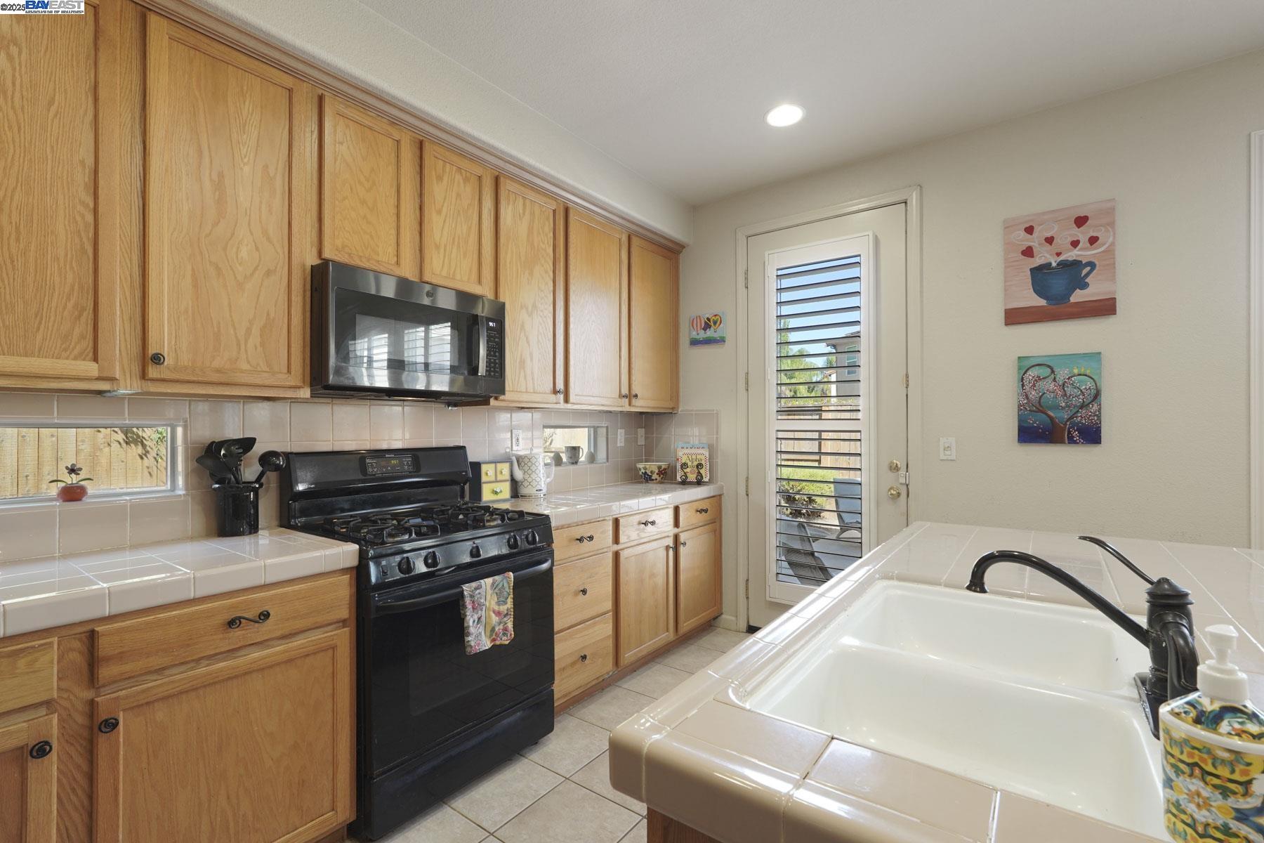 Detail Gallery Image 36 of 53 For 5854 Riverbank Cir, Stockton,  CA 95219 - 3 Beds | 2/1 Baths