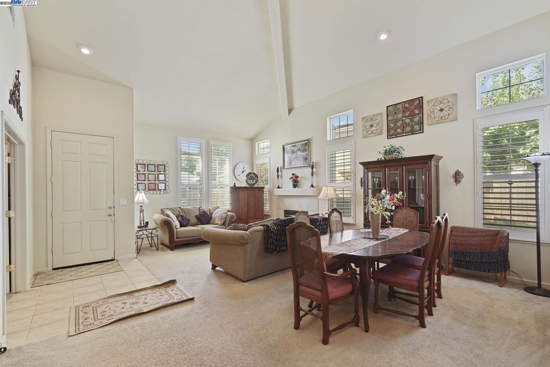 Detail Gallery Image 7 of 53 For 5854 Riverbank Cir, Stockton,  CA 95219 - 3 Beds | 2/1 Baths