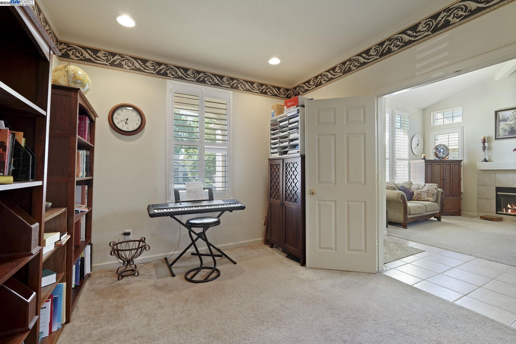 Detail Gallery Image 9 of 53 For 5854 Riverbank Cir, Stockton,  CA 95219 - 3 Beds | 2/1 Baths