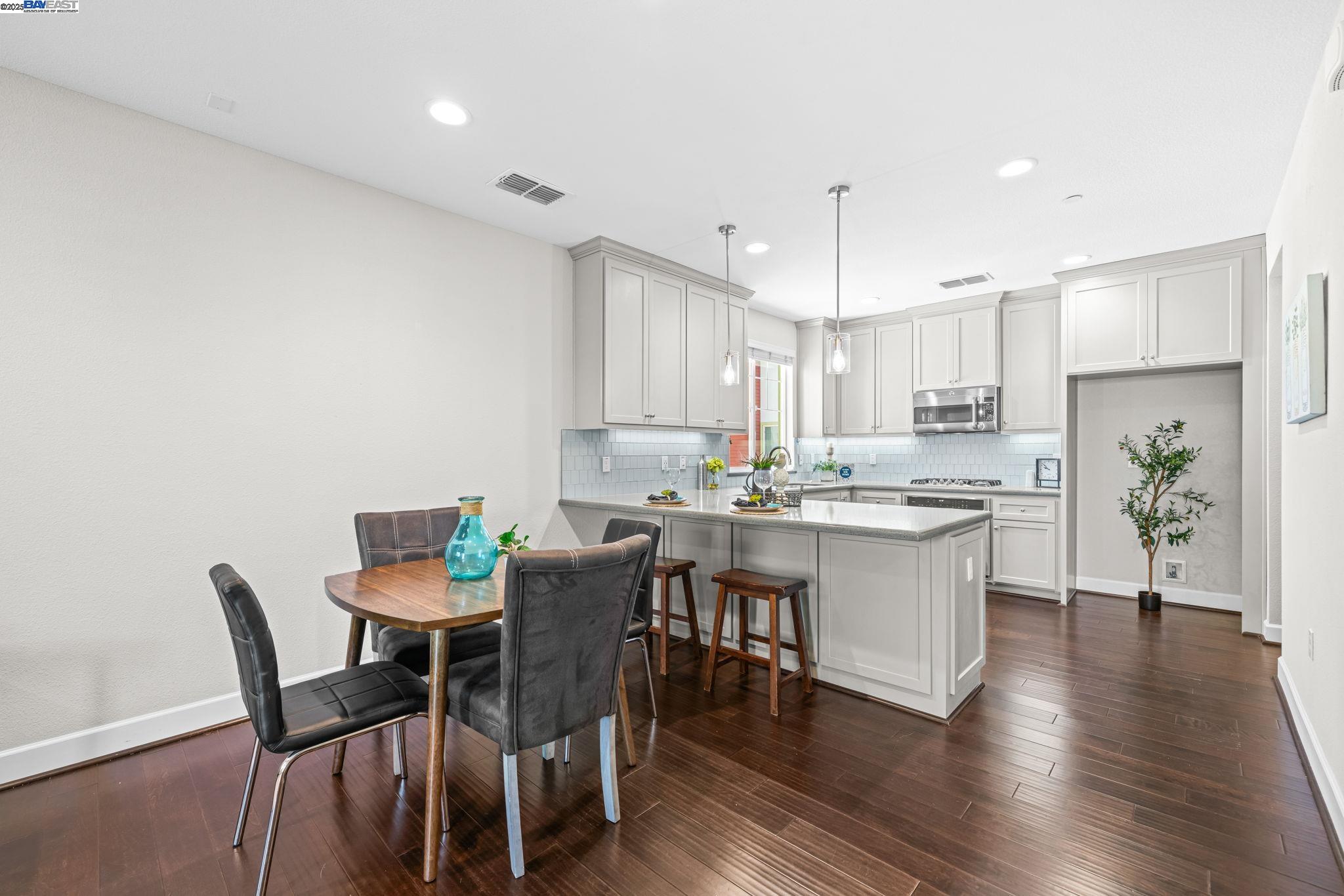 Photo #6: 41105882 Listing 