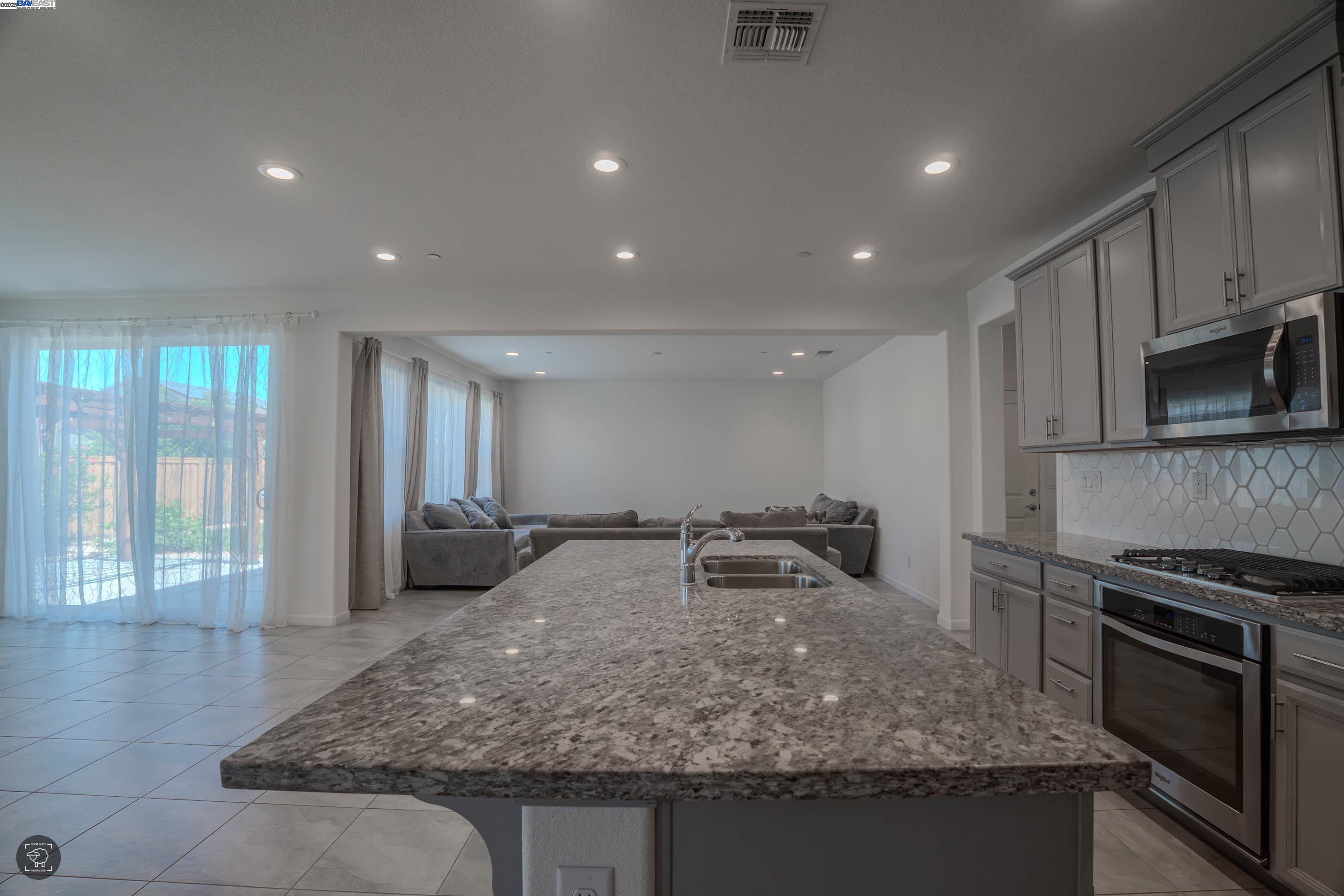 Detail Gallery Image 11 of 48 For 2382 Augusta Avenue, Tracy,  CA 95377 - 4 Beds | 3 Baths