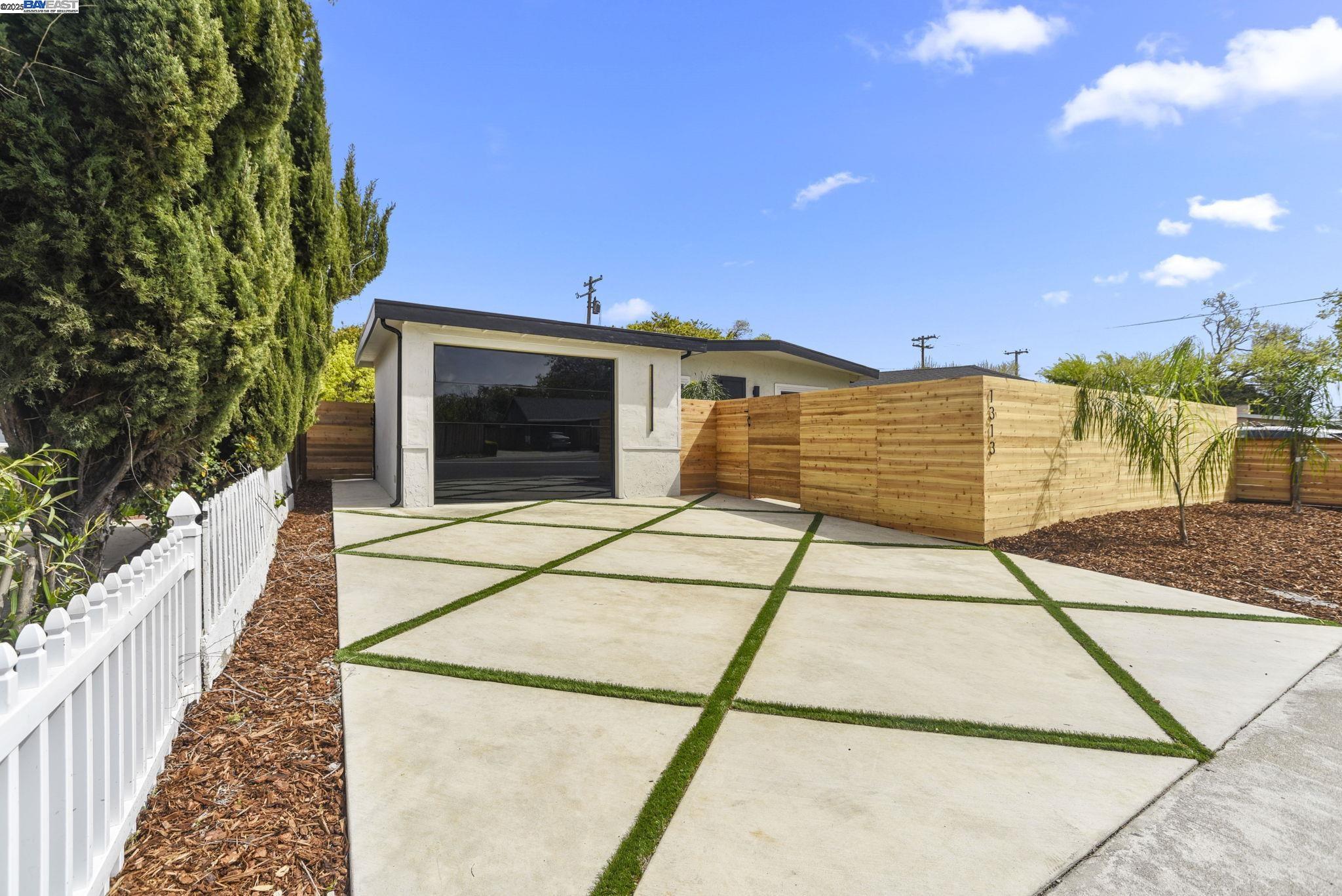 1313 Kiely Blvd, Santa Clara, California 95051, 3 Bedrooms Bedrooms, 5 Rooms Rooms,2 BathroomsBathrooms,Residential,For Sale,1313 Kiely Blvd,41105888