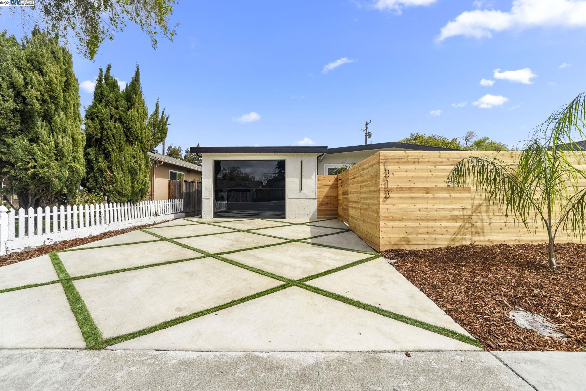 1313 Kiely Blvd, Santa Clara, California 95051, 3 Bedrooms Bedrooms, 5 Rooms Rooms,2 BathroomsBathrooms,Residential,For Sale,1313 Kiely Blvd,41105888