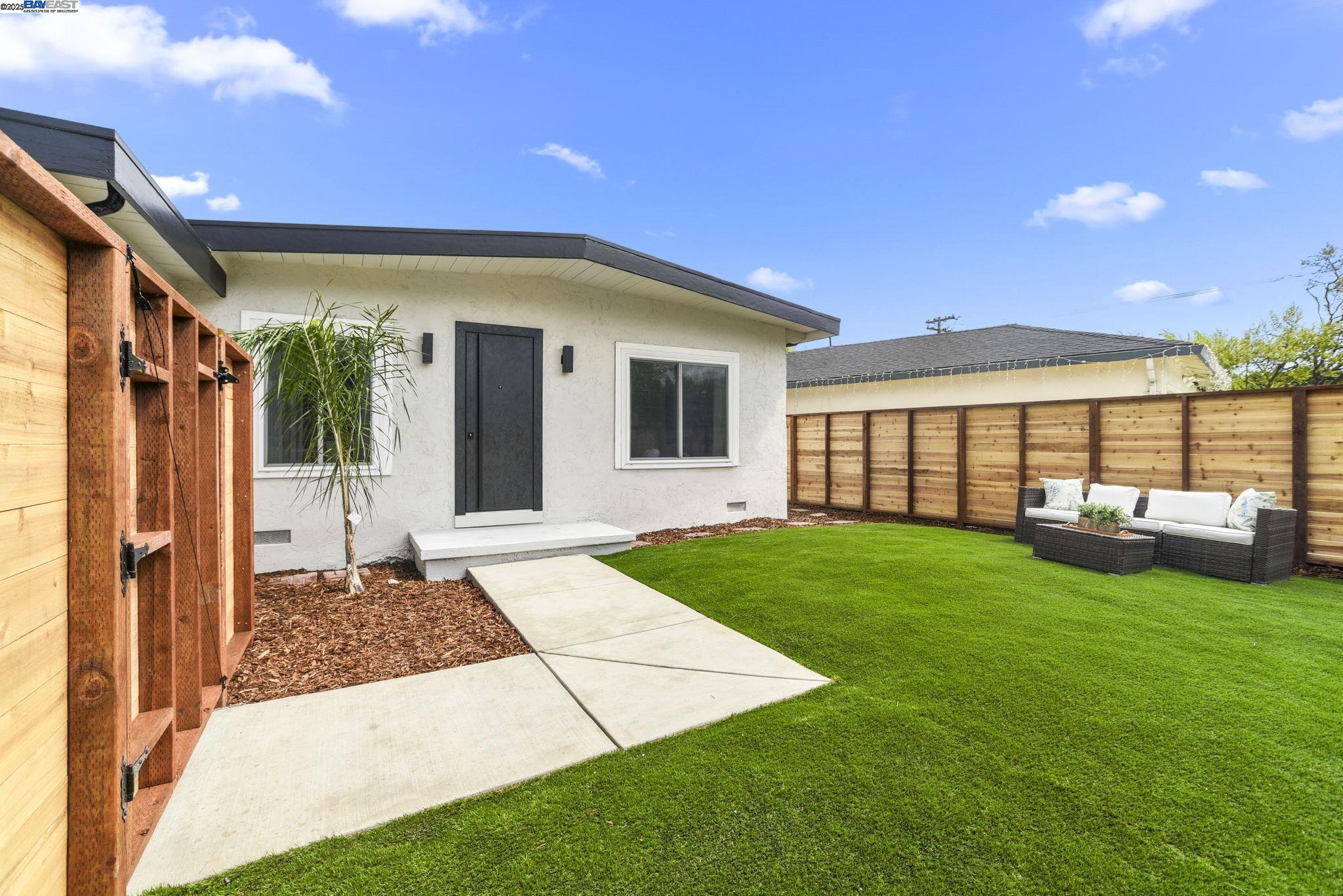 1313 Kiely Blvd, Santa Clara, California 95051, 3 Bedrooms Bedrooms, 5 Rooms Rooms,2 BathroomsBathrooms,Residential,For Sale,1313 Kiely Blvd,41105888