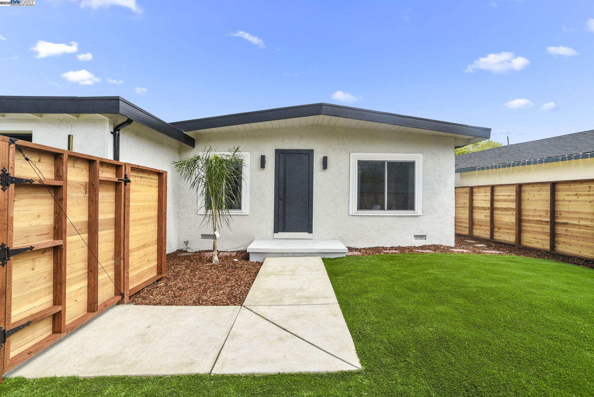 1313 Kiely Blvd, Santa Clara, California 95051, 3 Bedrooms Bedrooms, 5 Rooms Rooms,2 BathroomsBathrooms,Residential,For Sale,1313 Kiely Blvd,41105888