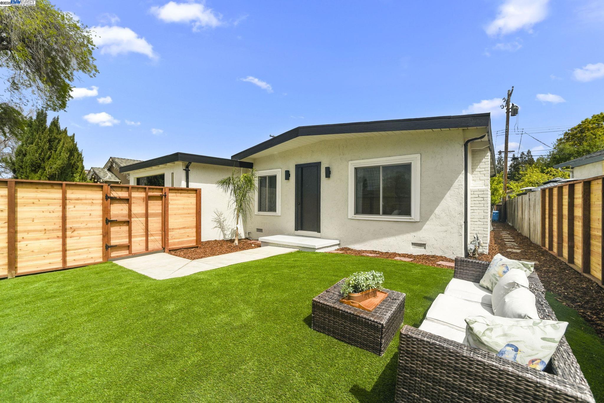 1313 Kiely Blvd, Santa Clara, California 95051, 3 Bedrooms Bedrooms, 5 Rooms Rooms,2 BathroomsBathrooms,Residential,For Sale,1313 Kiely Blvd,41105888