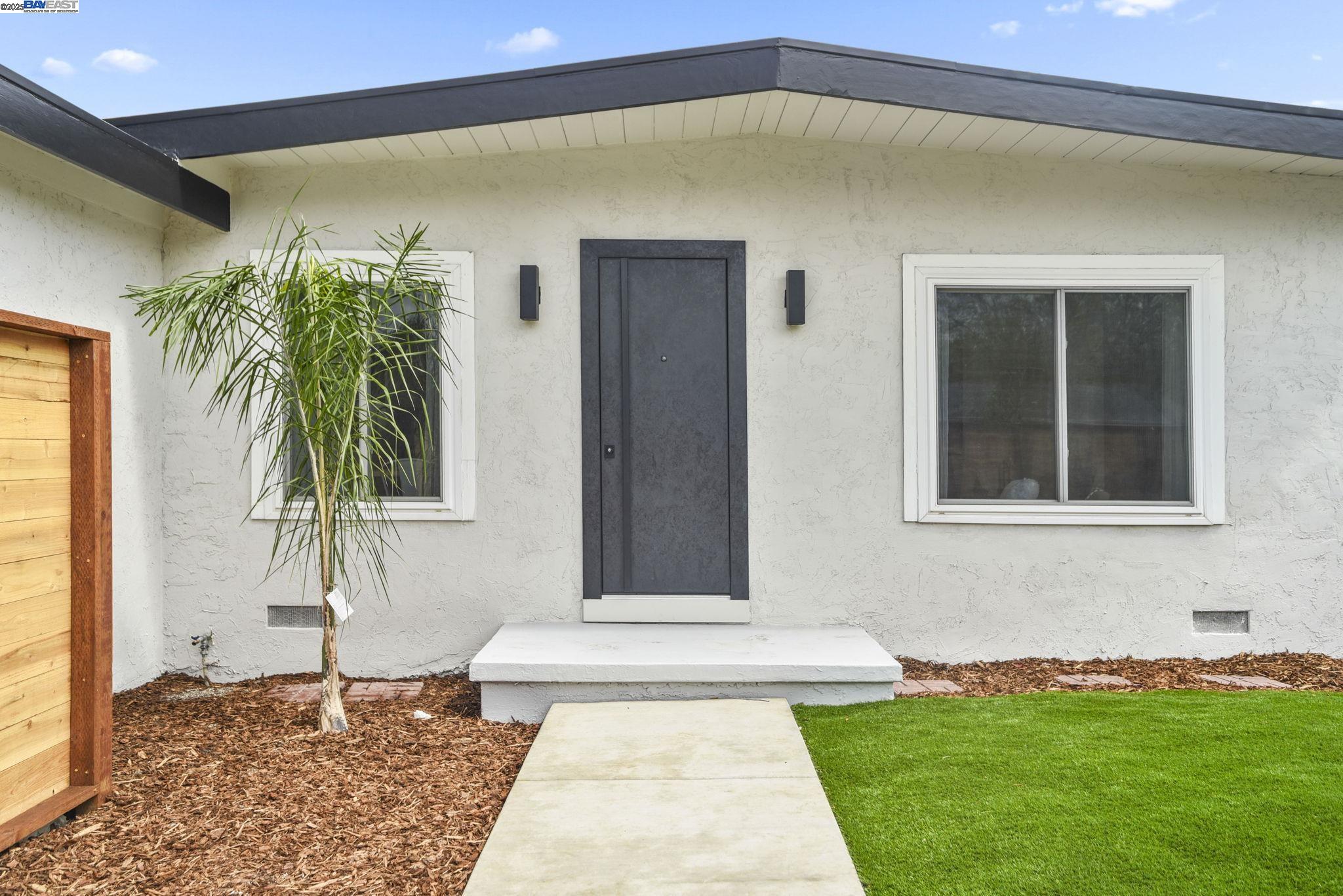 1313 Kiely Blvd, Santa Clara, California 95051, 3 Bedrooms Bedrooms, 5 Rooms Rooms,2 BathroomsBathrooms,Residential,For Sale,1313 Kiely Blvd,41105888