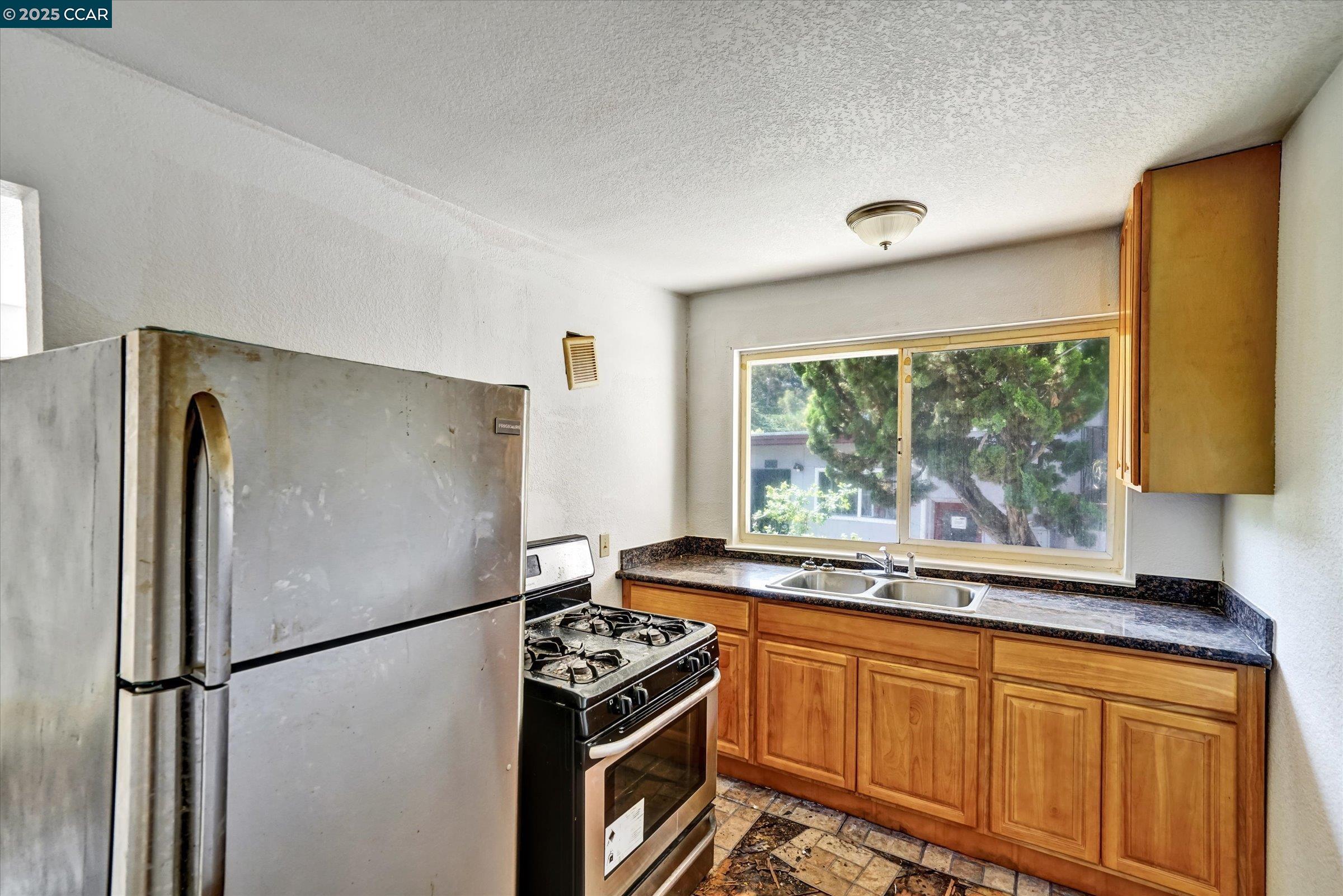 5235 Macarthur Blvd, Oakland, California 94619, ,Residential Income,For Sale,5235 Macarthur Blvd,41105896