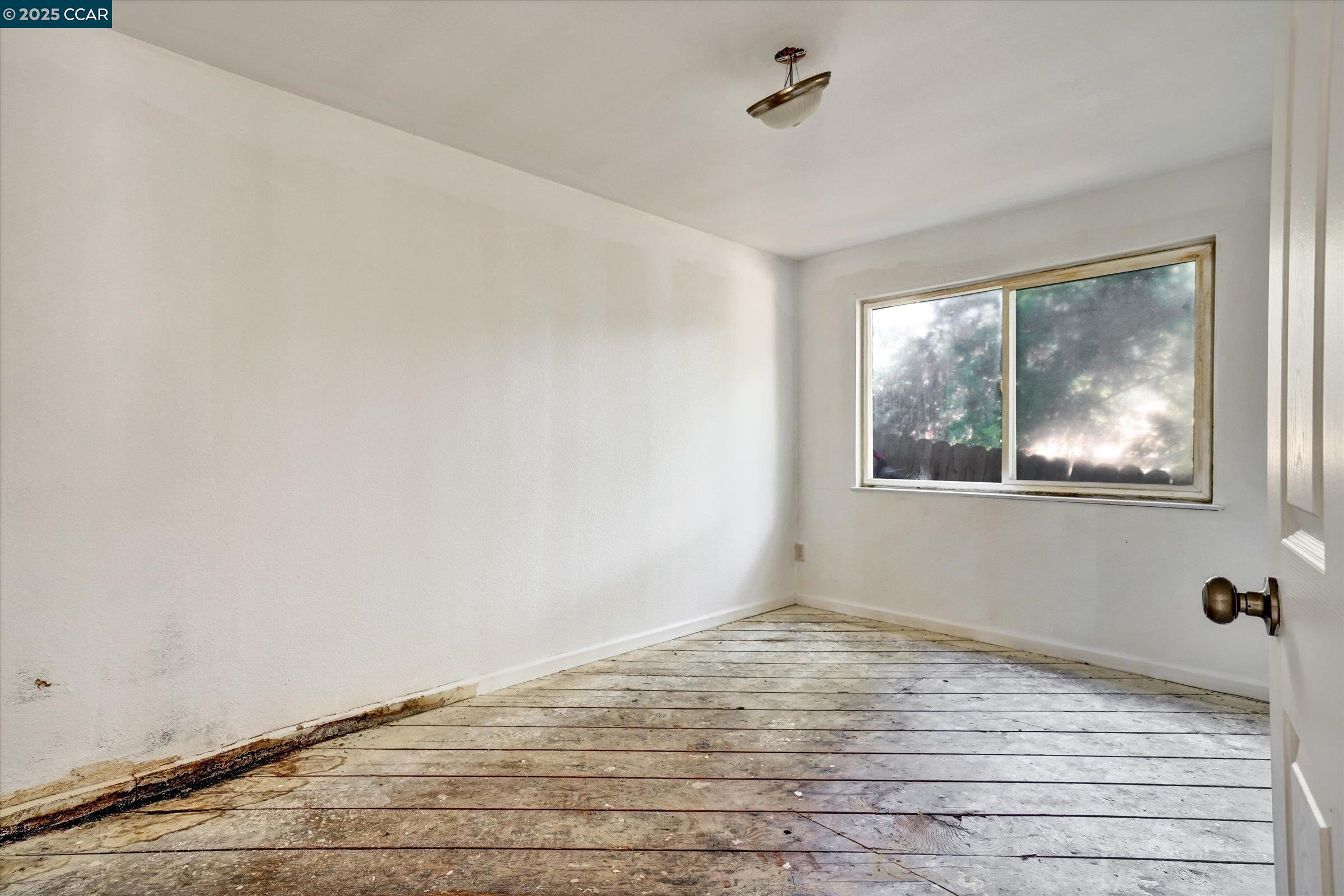 5235 Macarthur Blvd, Oakland, California 94619, ,Residential Income,For Sale,5235 Macarthur Blvd,41105896