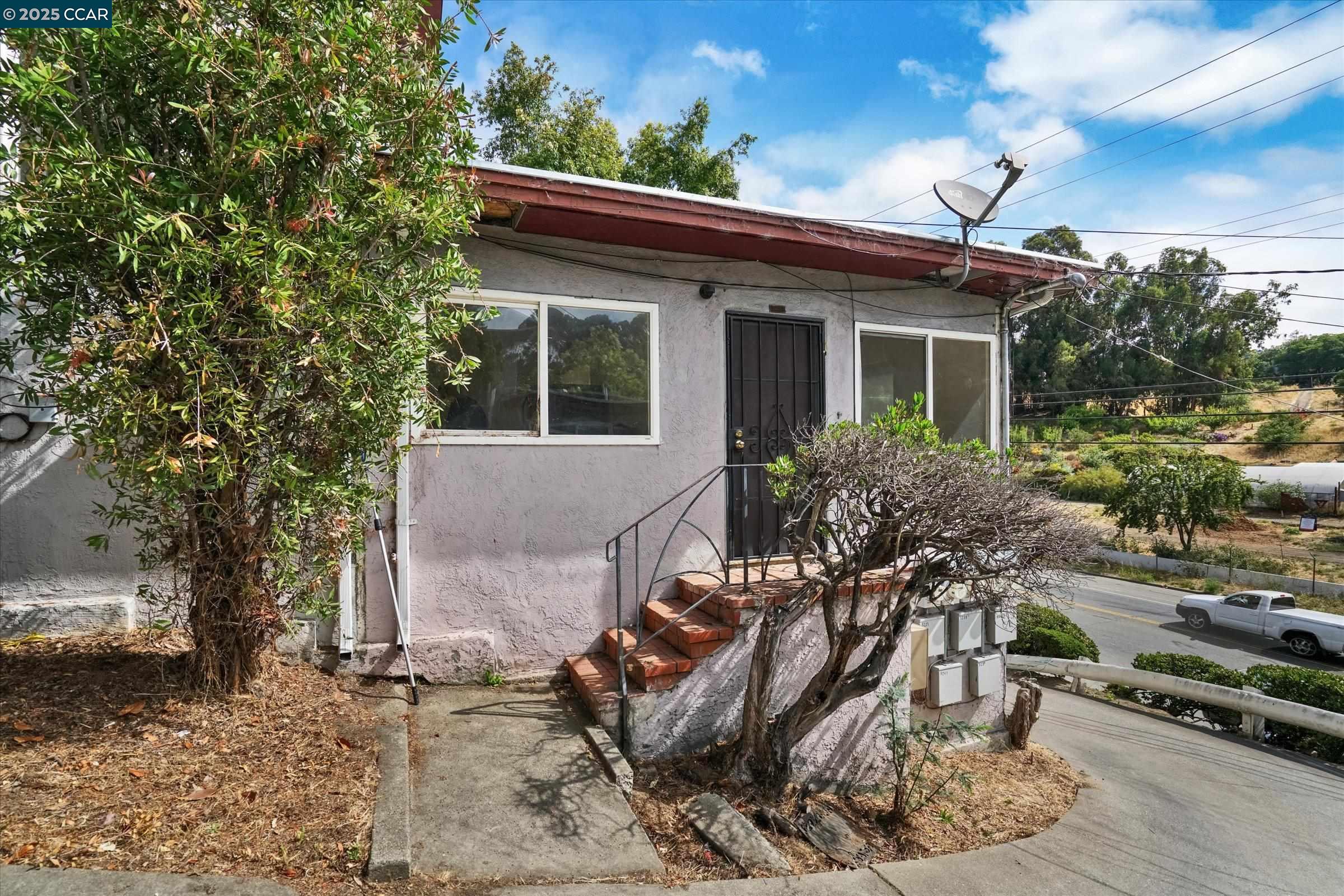5235 Macarthur Blvd, Oakland, California 94619, ,Residential Income,For Sale,5235 Macarthur Blvd,41105896