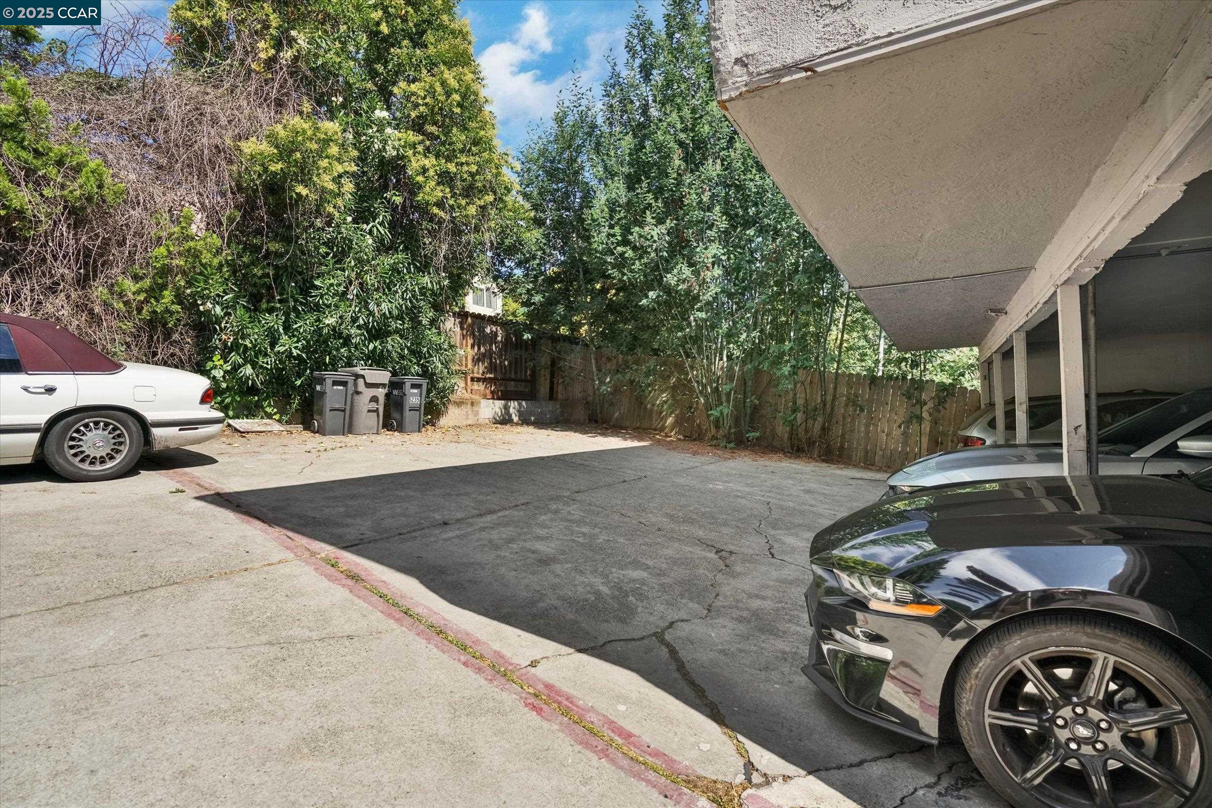 5235 Macarthur Blvd, Oakland, California 94619, ,Residential Income,For Sale,5235 Macarthur Blvd,41105896