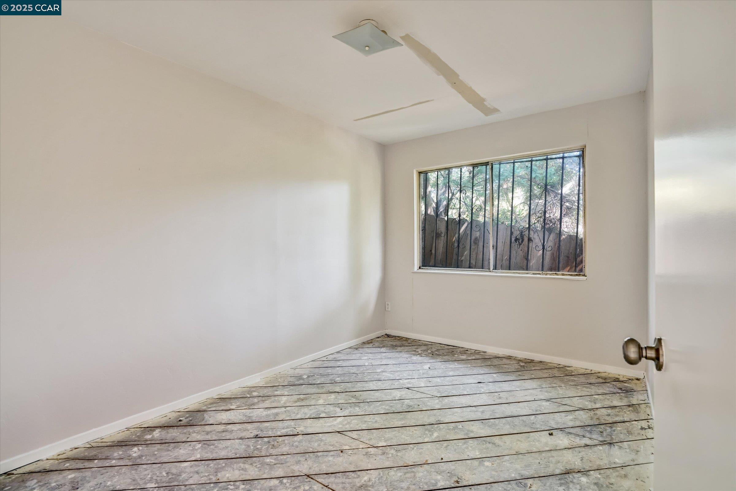 5235 Macarthur Blvd, Oakland, California 94619, ,Residential Income,For Sale,5235 Macarthur Blvd,41105896