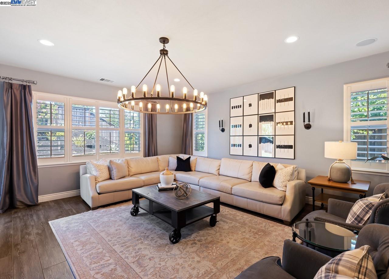 7563 Balmoral Way, San Ramon, California 94582, 6 Bedrooms Bedrooms, 12 Rooms Rooms,4 BathroomsBathrooms,Residential,For Sale,7563 Balmoral Way,41105898