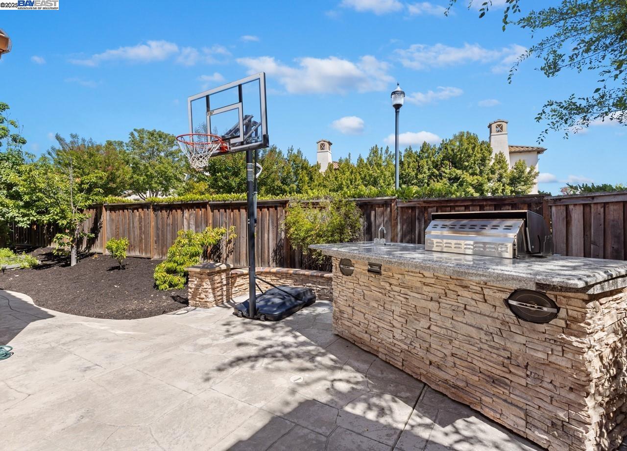 7563 Balmoral Way, San Ramon, California 94582, 6 Bedrooms Bedrooms, 12 Rooms Rooms,4 BathroomsBathrooms,Residential,For Sale,7563 Balmoral Way,41105898