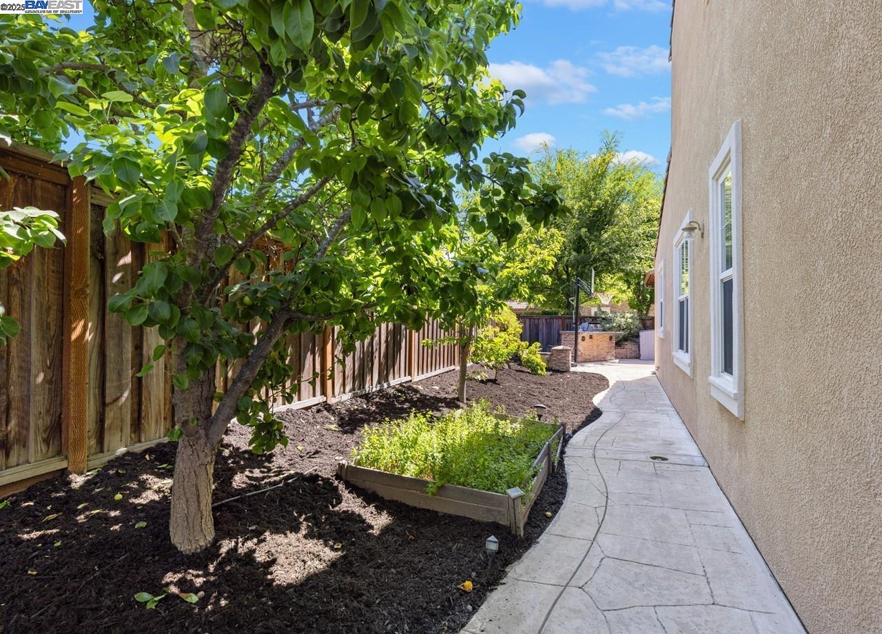 7563 Balmoral Way, San Ramon, California 94582, 6 Bedrooms Bedrooms, 12 Rooms Rooms,4 BathroomsBathrooms,Residential,For Sale,7563 Balmoral Way,41105898