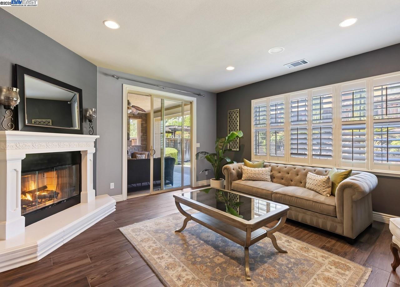 7563 Balmoral Way, San Ramon, California 94582, 6 Bedrooms Bedrooms, 12 Rooms Rooms,4 BathroomsBathrooms,Residential,For Sale,7563 Balmoral Way,41105898