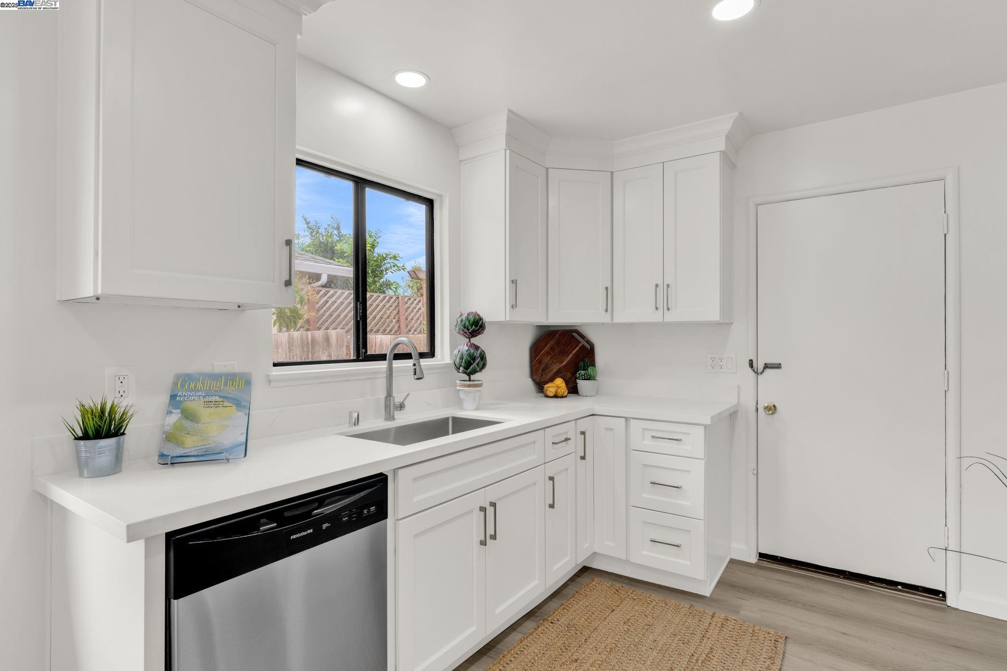 471 Rose St, Livermore, California 94550, 3 Bedrooms Bedrooms, 6 Rooms Rooms,2 BathroomsBathrooms,Residential,For Sale,471 Rose St,41105899