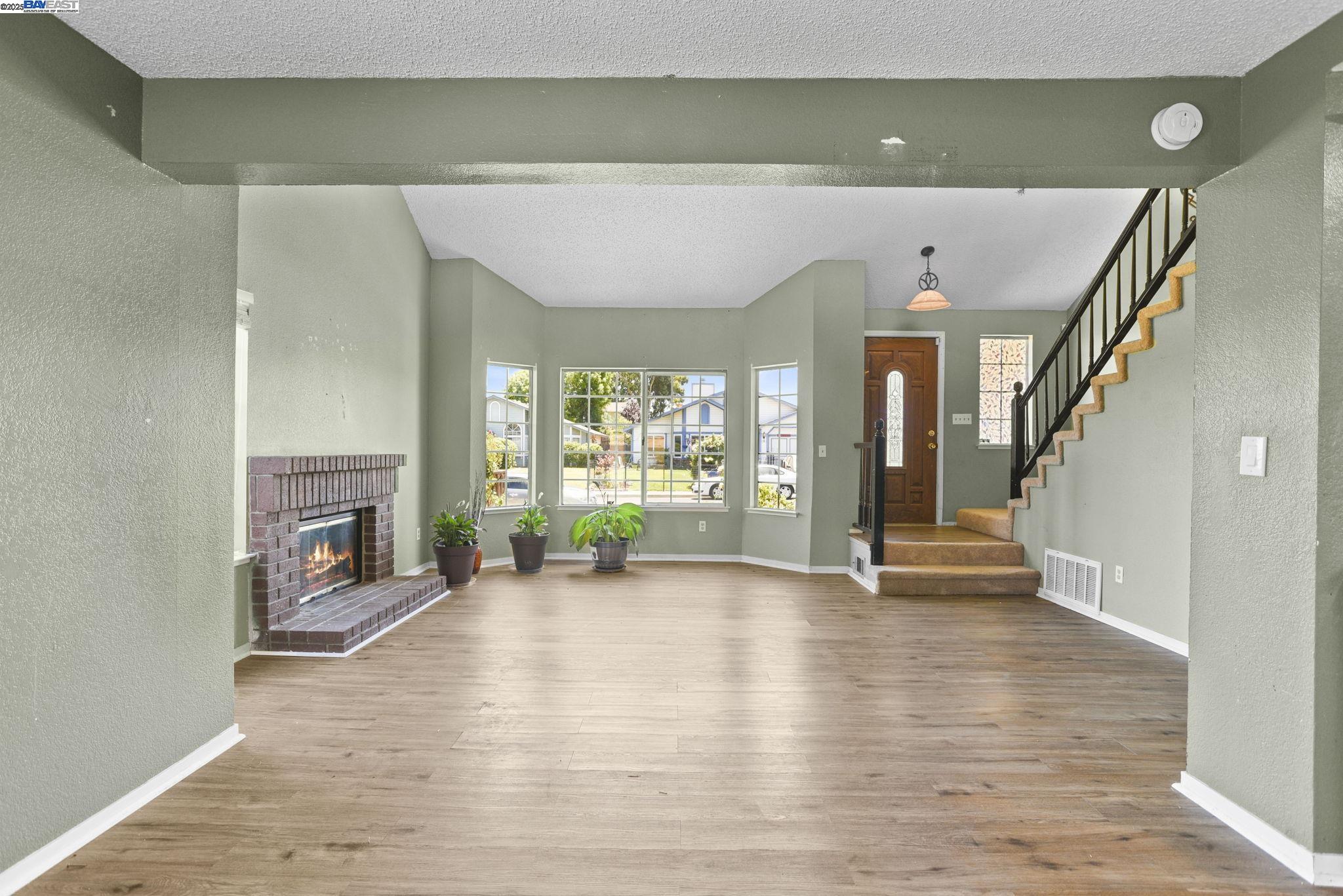 Detail Gallery Image 4 of 49 For 1732 Isleton Court, Oakley,  CA 94561 - 3 Beds | 2 Baths