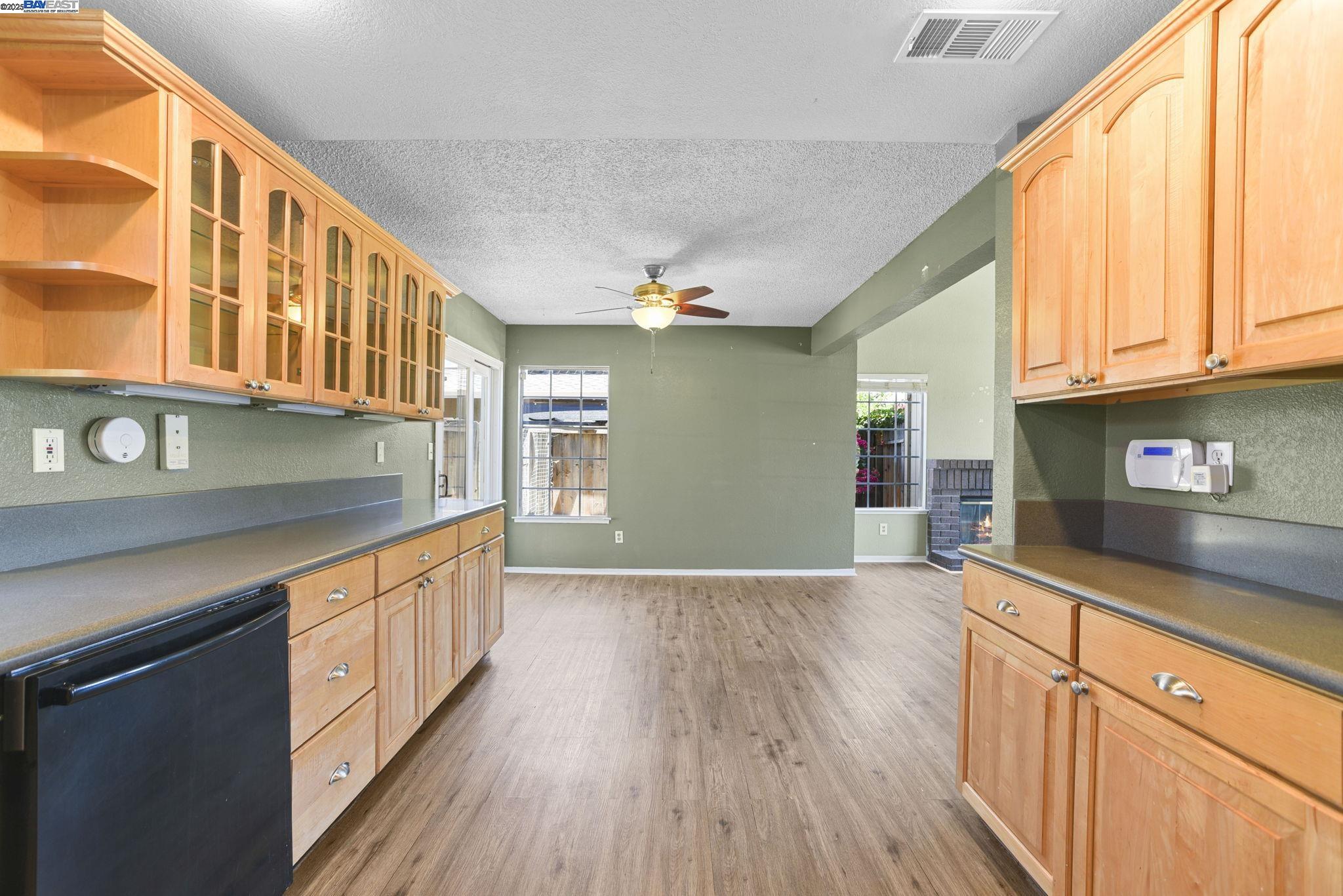 Detail Gallery Image 7 of 49 For 1732 Isleton Court, Oakley,  CA 94561 - 3 Beds | 2 Baths