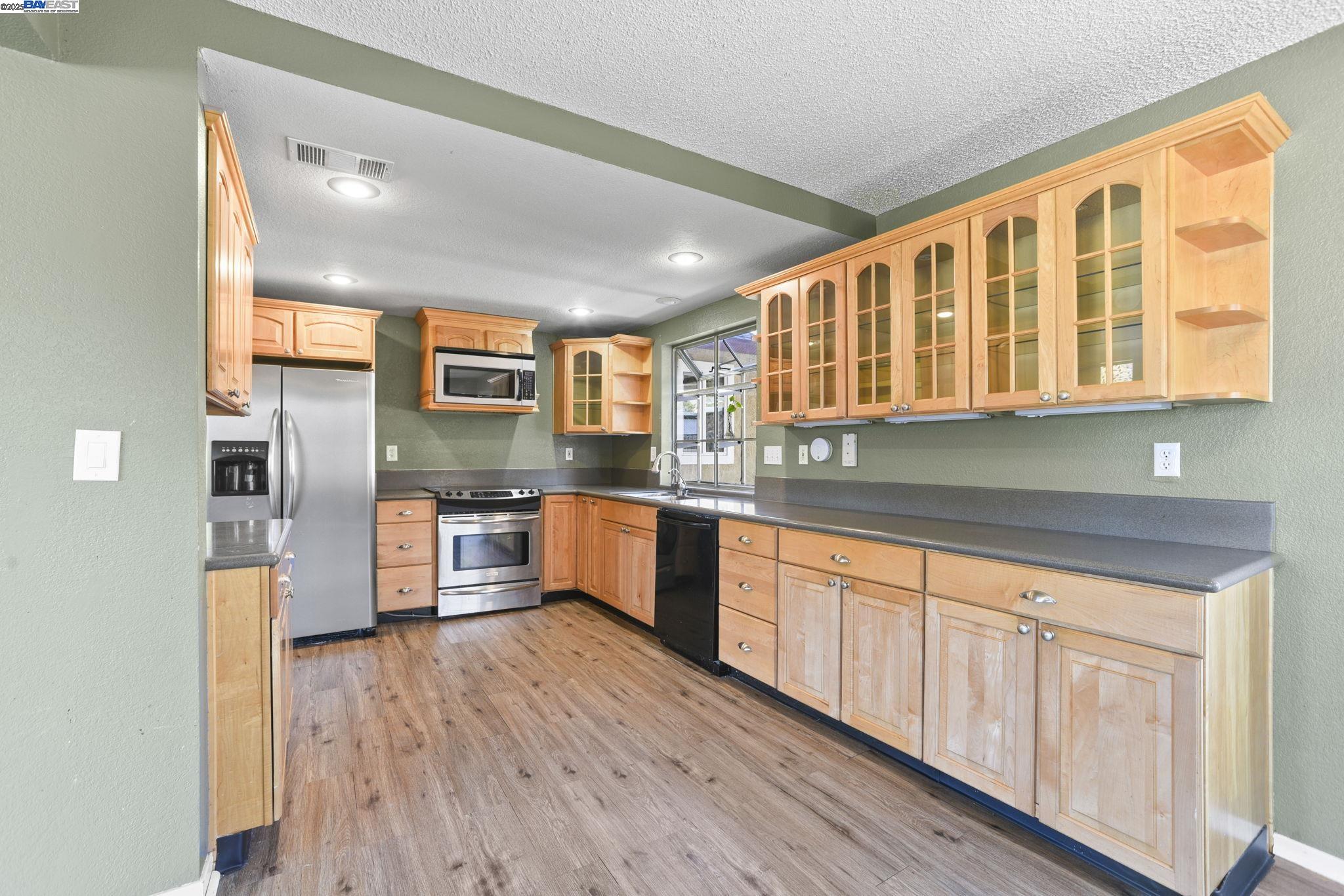 Detail Gallery Image 8 of 49 For 1732 Isleton Court, Oakley,  CA 94561 - 3 Beds | 2 Baths