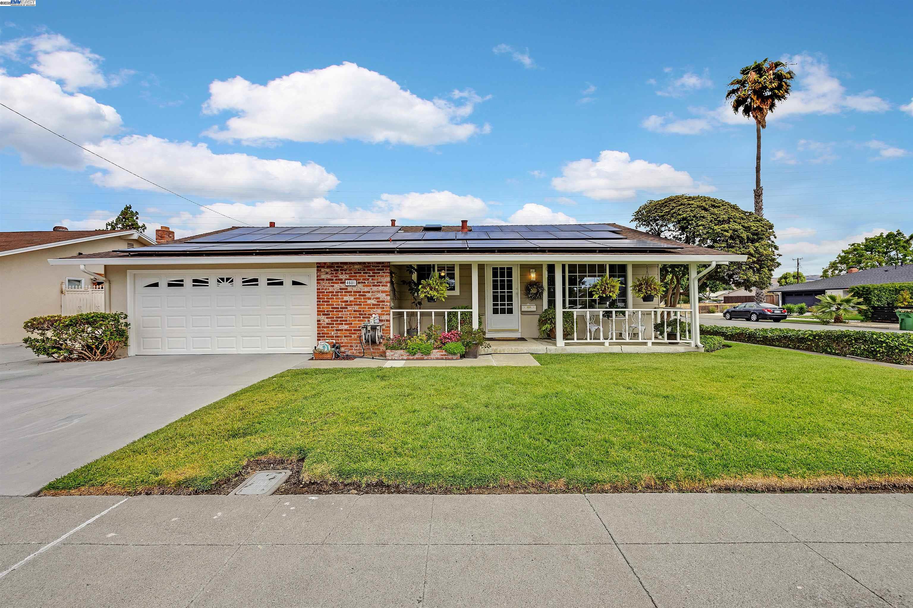 Detail Gallery Image 1 of 1 For 4601 Hampshire Way, Fremont,  CA 94538 - 3 Beds | 2 Baths