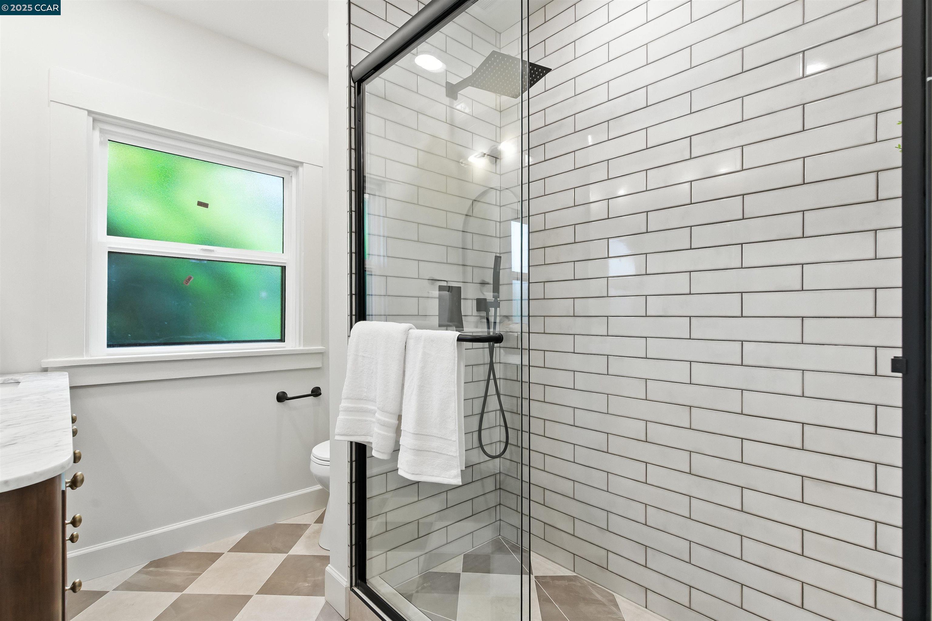 Detail Gallery Image 20 of 39 For 5020 Golden Gate Ave, Oakland,  CA 94618 - 4 Beds | 3 Baths