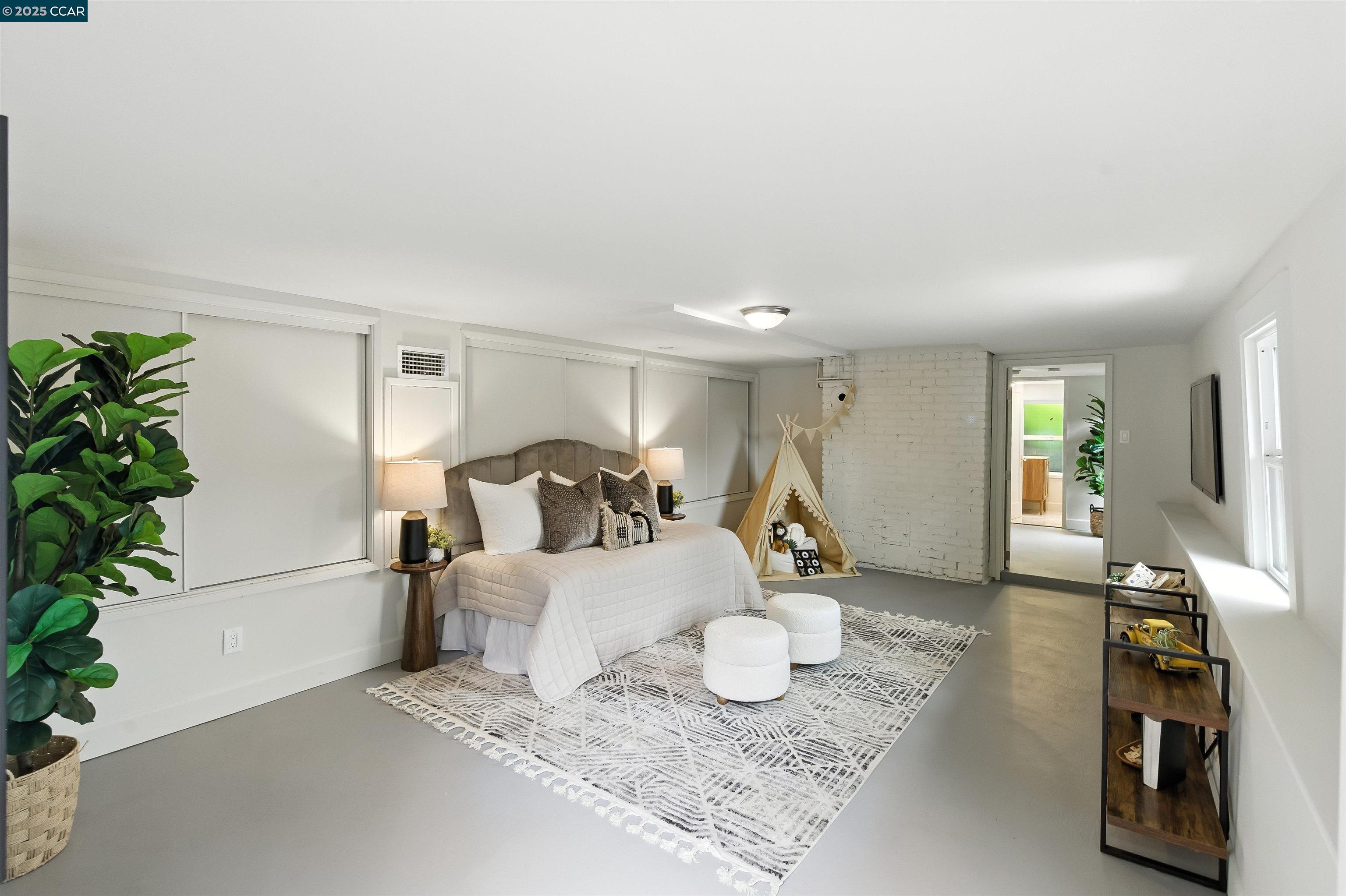 Detail Gallery Image 24 of 39 For 5020 Golden Gate Ave, Oakland,  CA 94618 - 4 Beds | 3 Baths