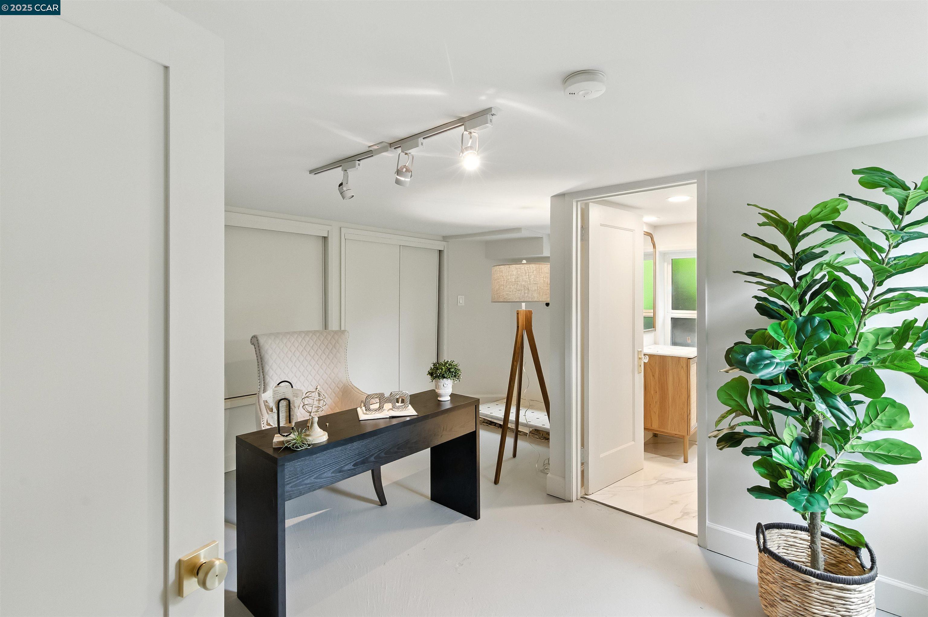 Detail Gallery Image 26 of 39 For 5020 Golden Gate Ave, Oakland,  CA 94618 - 4 Beds | 3 Baths