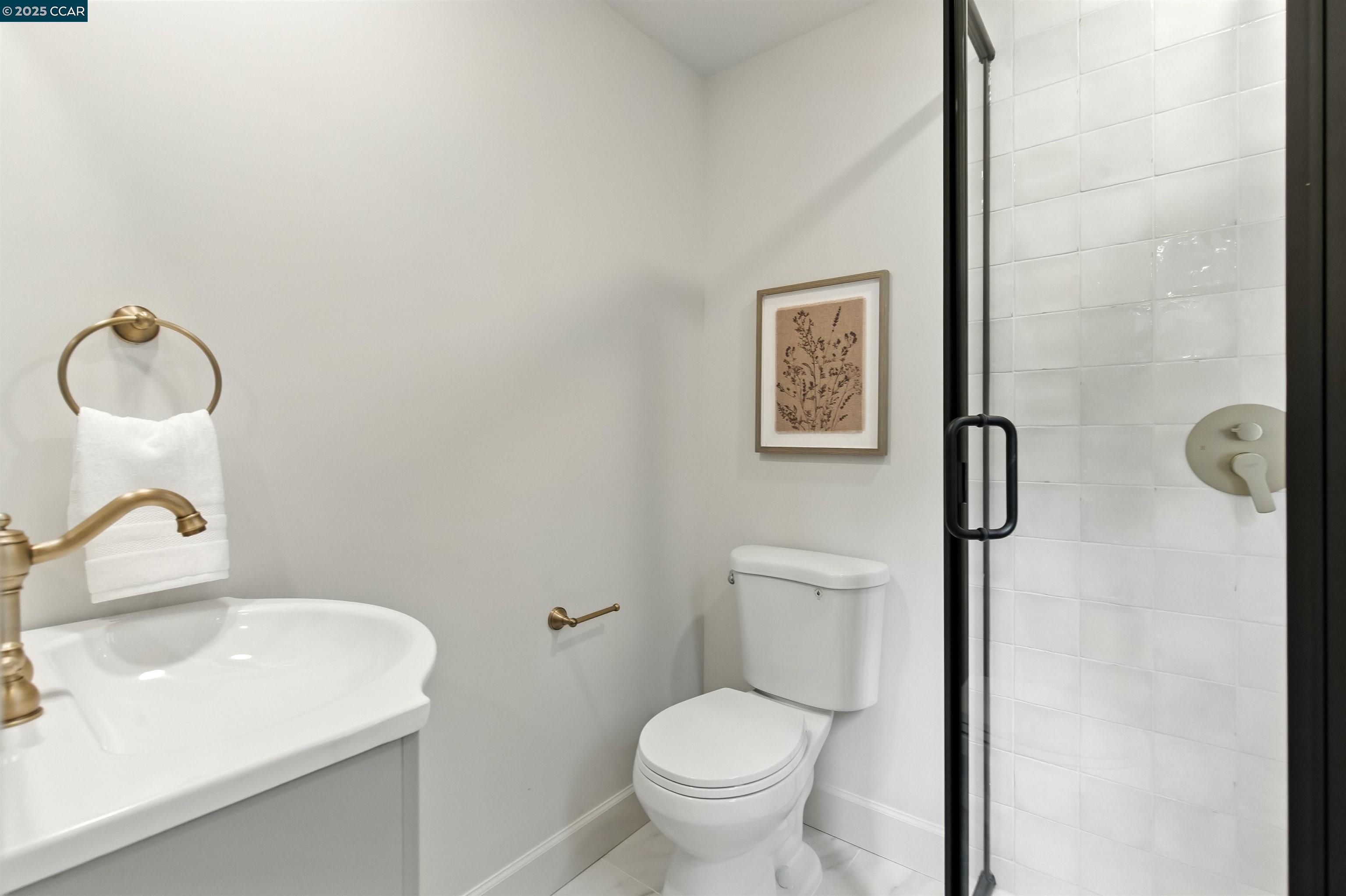 Detail Gallery Image 28 of 39 For 5020 Golden Gate Ave, Oakland,  CA 94618 - 4 Beds | 3 Baths