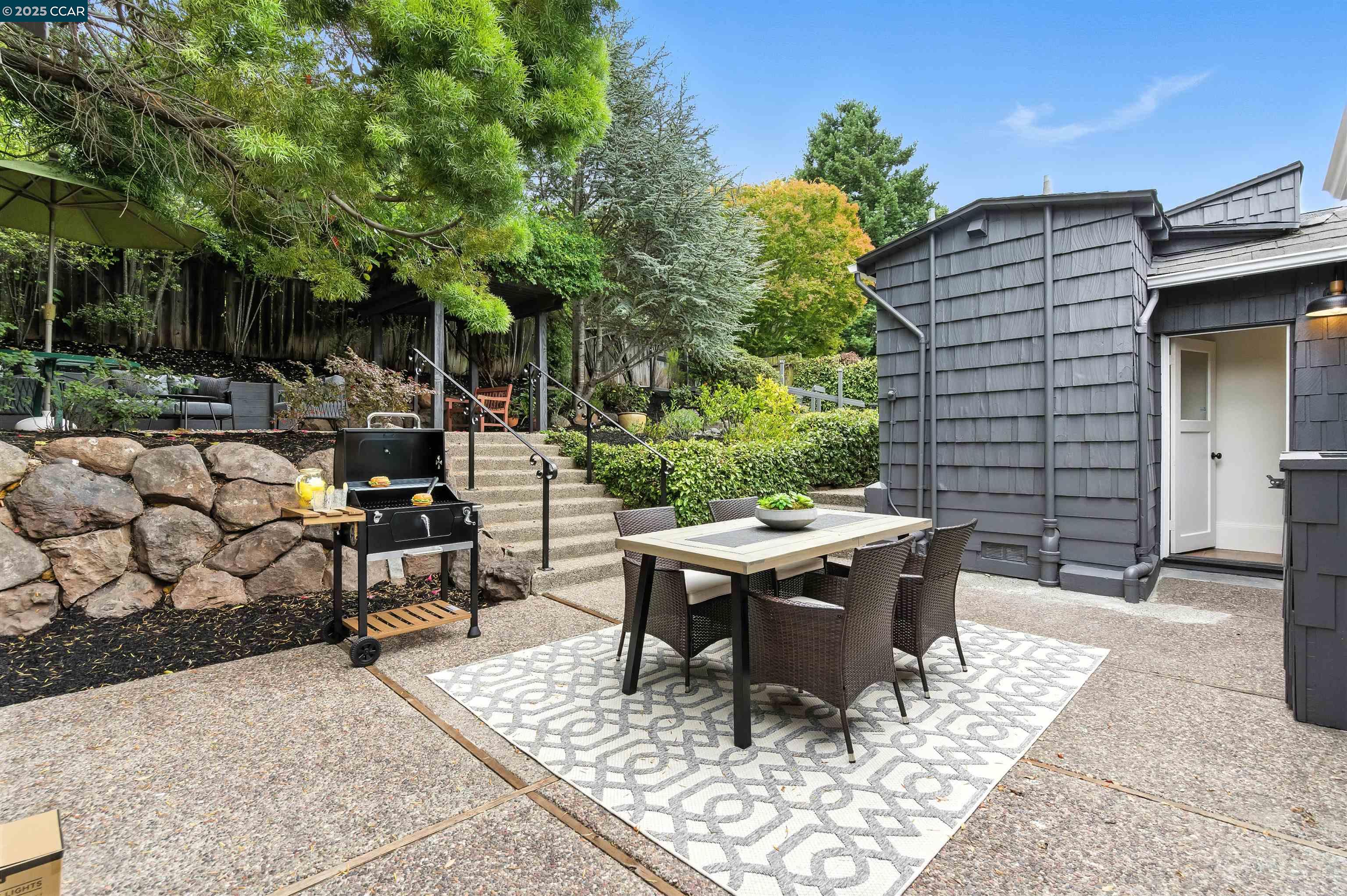 Detail Gallery Image 30 of 39 For 5020 Golden Gate Ave, Oakland,  CA 94618 - 4 Beds | 3 Baths