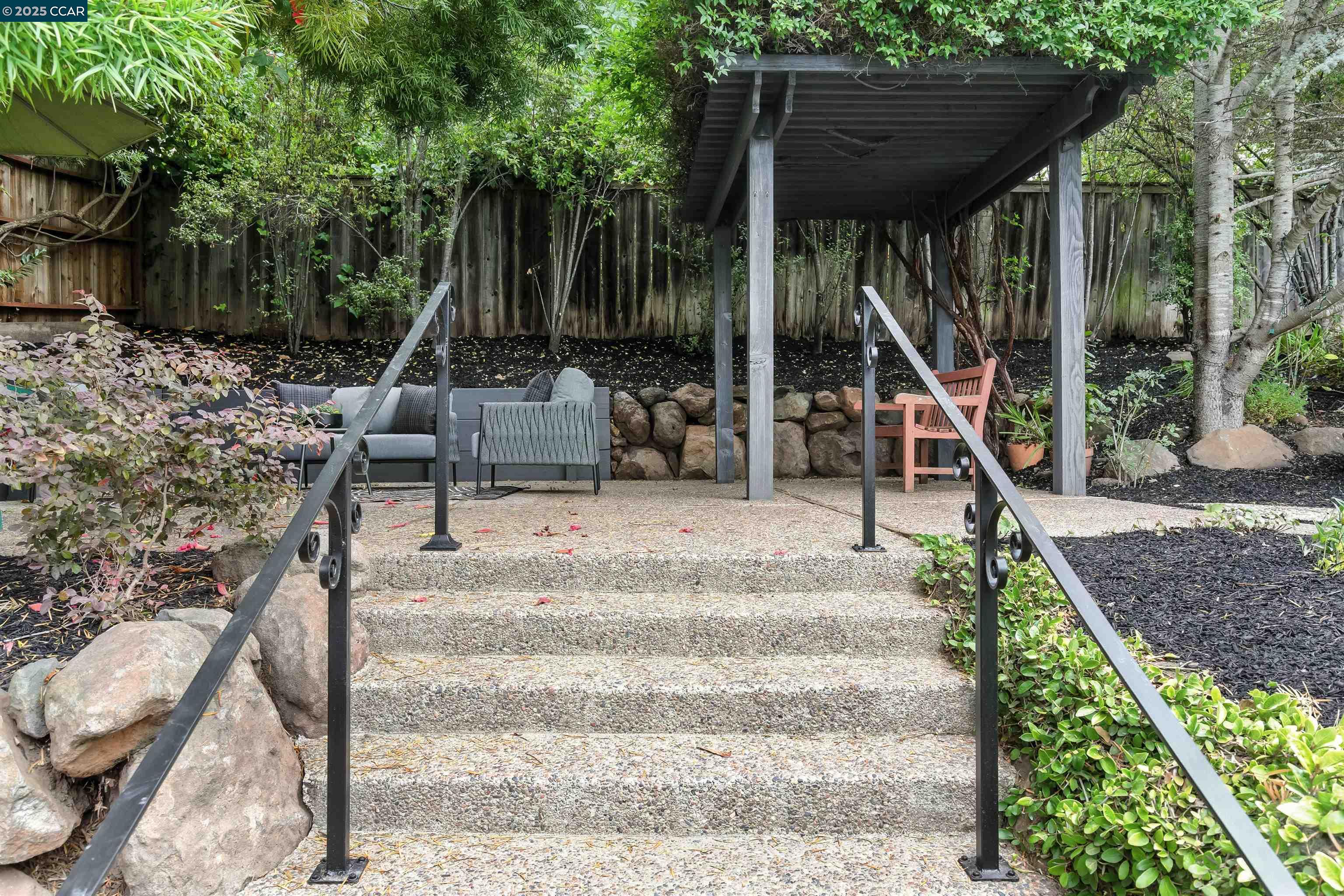 Detail Gallery Image 32 of 39 For 5020 Golden Gate Ave, Oakland,  CA 94618 - 4 Beds | 3 Baths