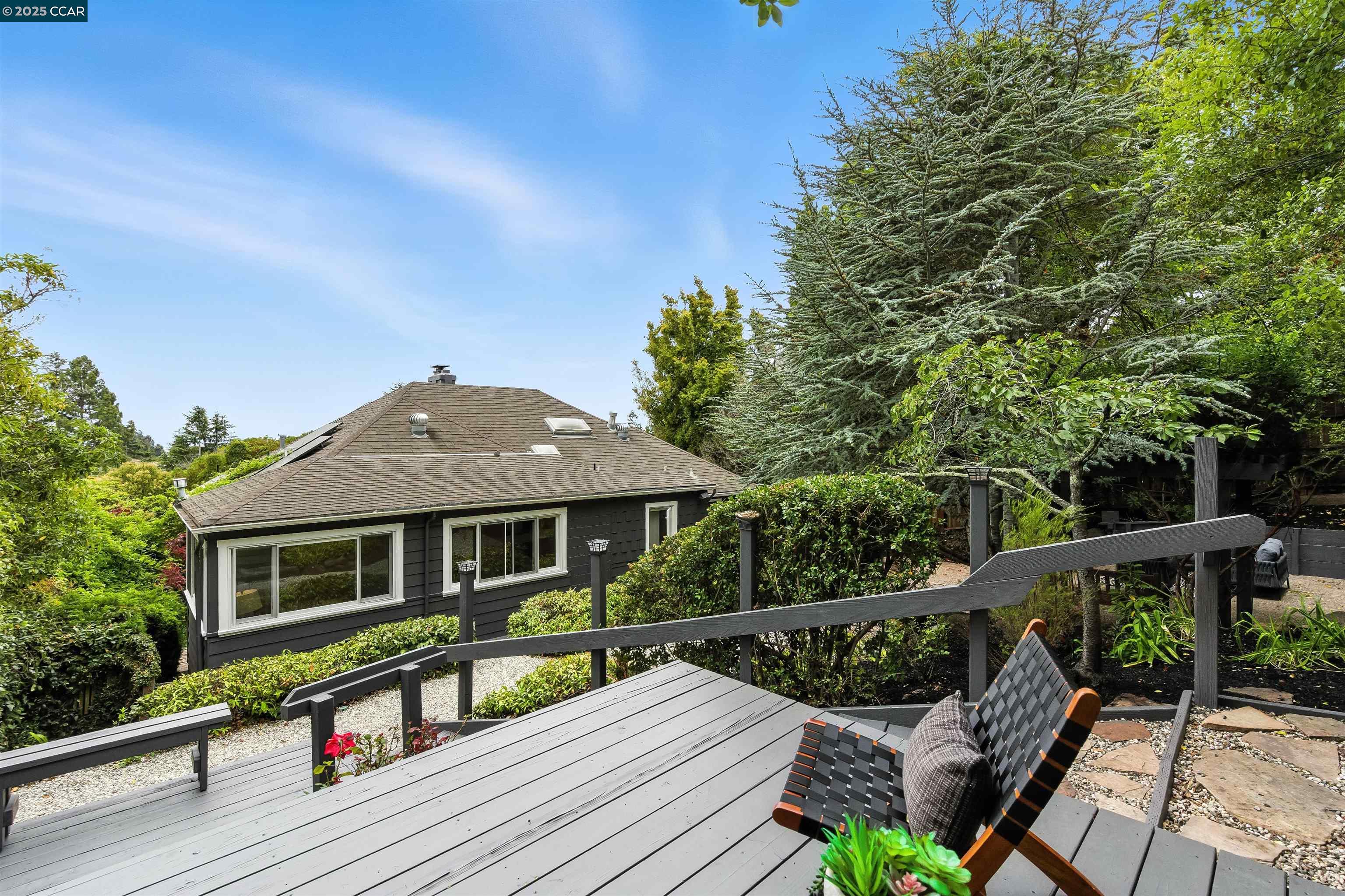 Detail Gallery Image 35 of 39 For 5020 Golden Gate Ave, Oakland,  CA 94618 - 4 Beds | 3 Baths