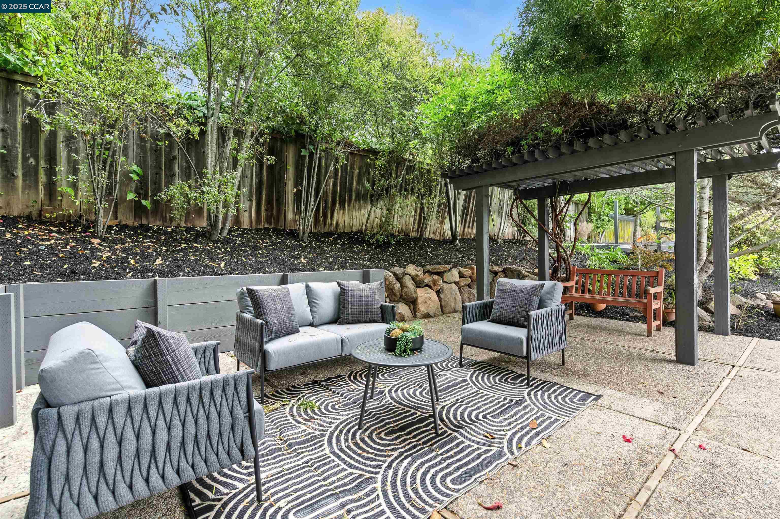 Detail Gallery Image 37 of 39 For 5020 Golden Gate Ave, Oakland,  CA 94618 - 4 Beds | 3 Baths