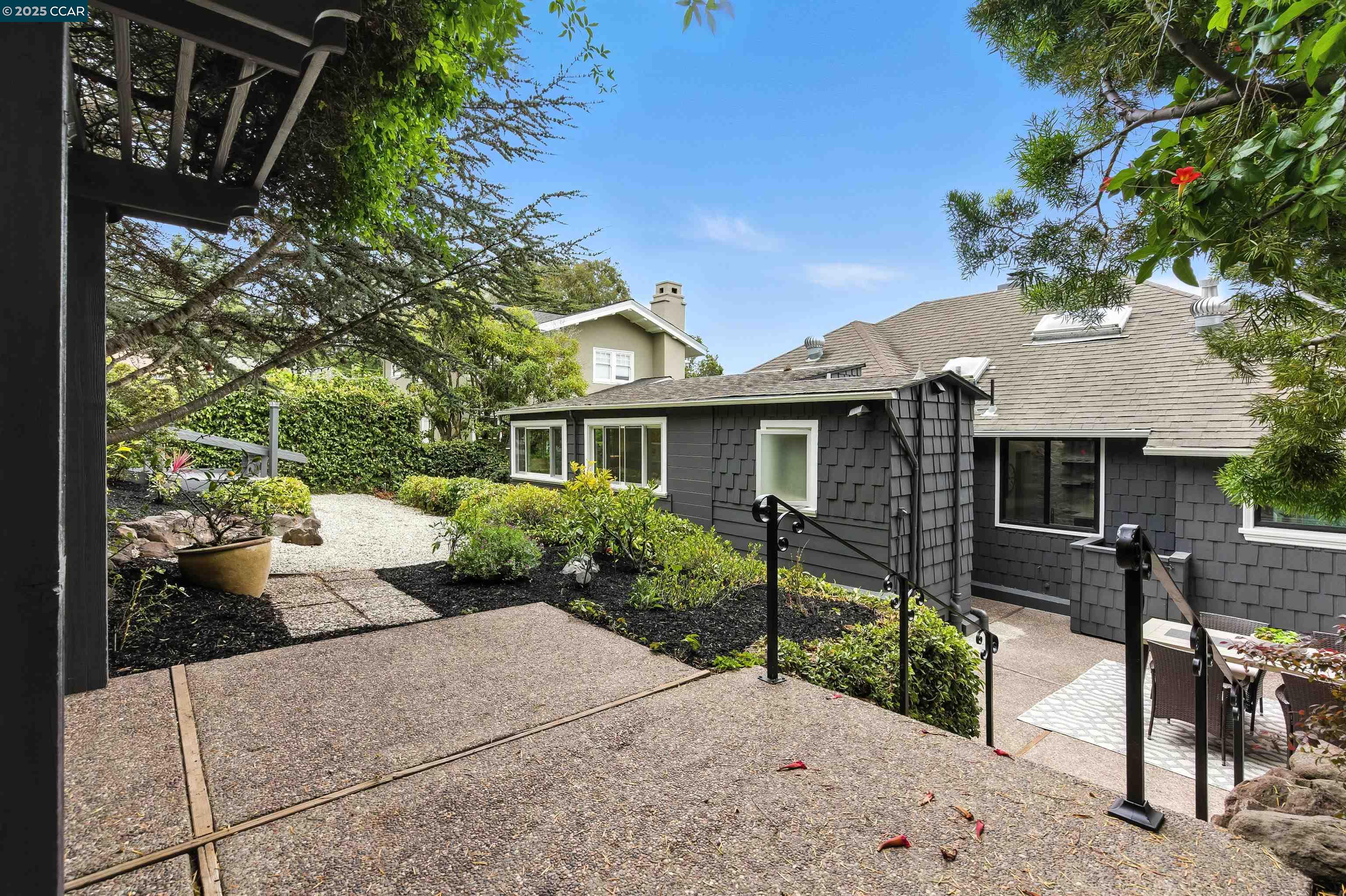Detail Gallery Image 38 of 39 For 5020 Golden Gate Ave, Oakland,  CA 94618 - 4 Beds | 3 Baths