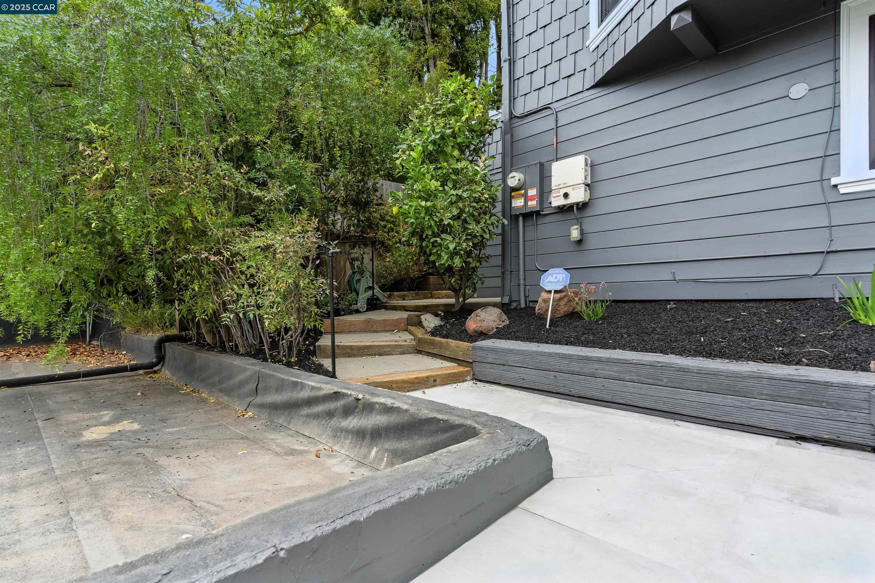 Detail Gallery Image 39 of 39 For 5020 Golden Gate Ave, Oakland,  CA 94618 - 4 Beds | 3 Baths