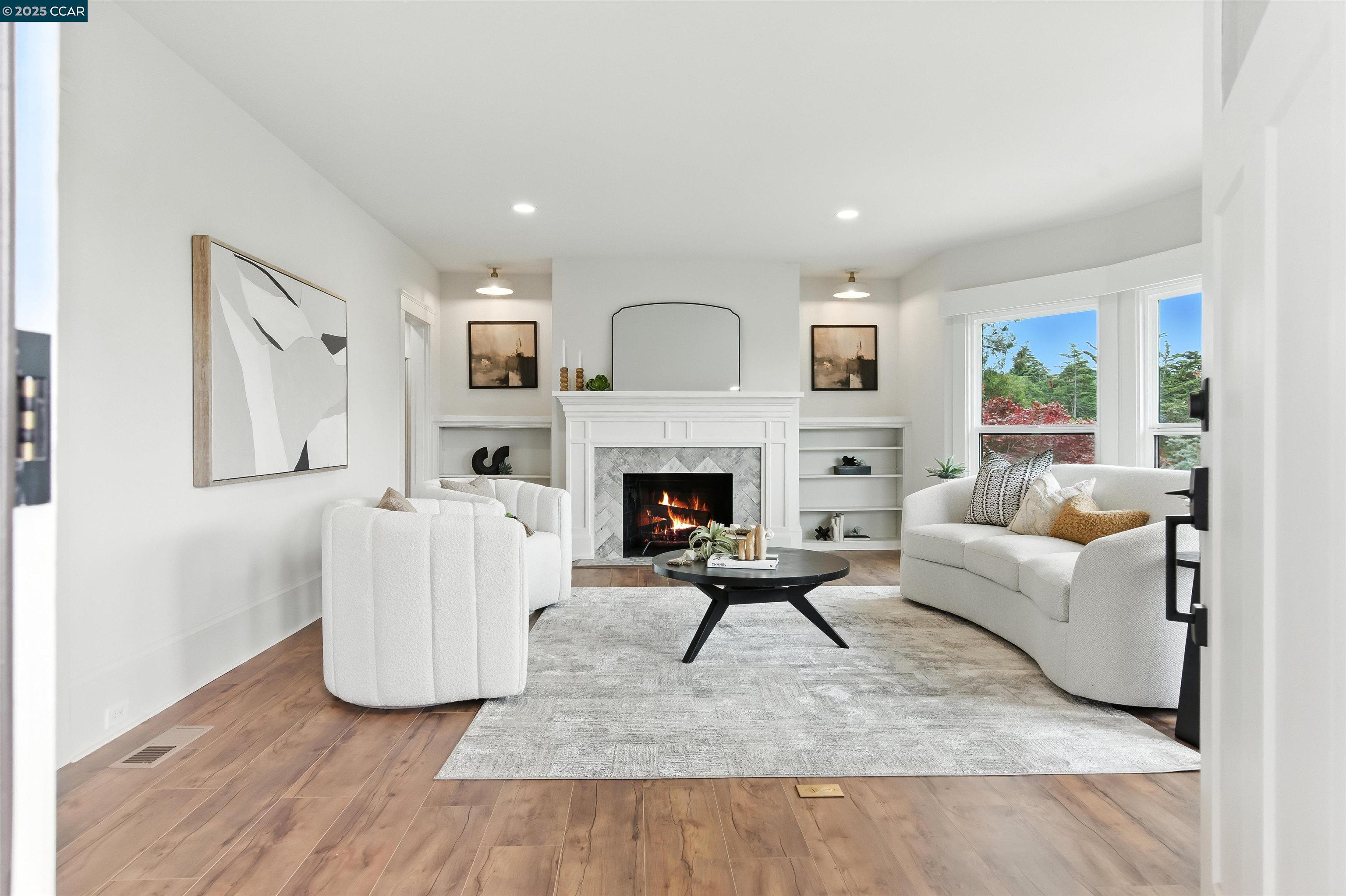 Detail Gallery Image 5 of 39 For 5020 Golden Gate Ave, Oakland,  CA 94618 - 4 Beds | 3 Baths