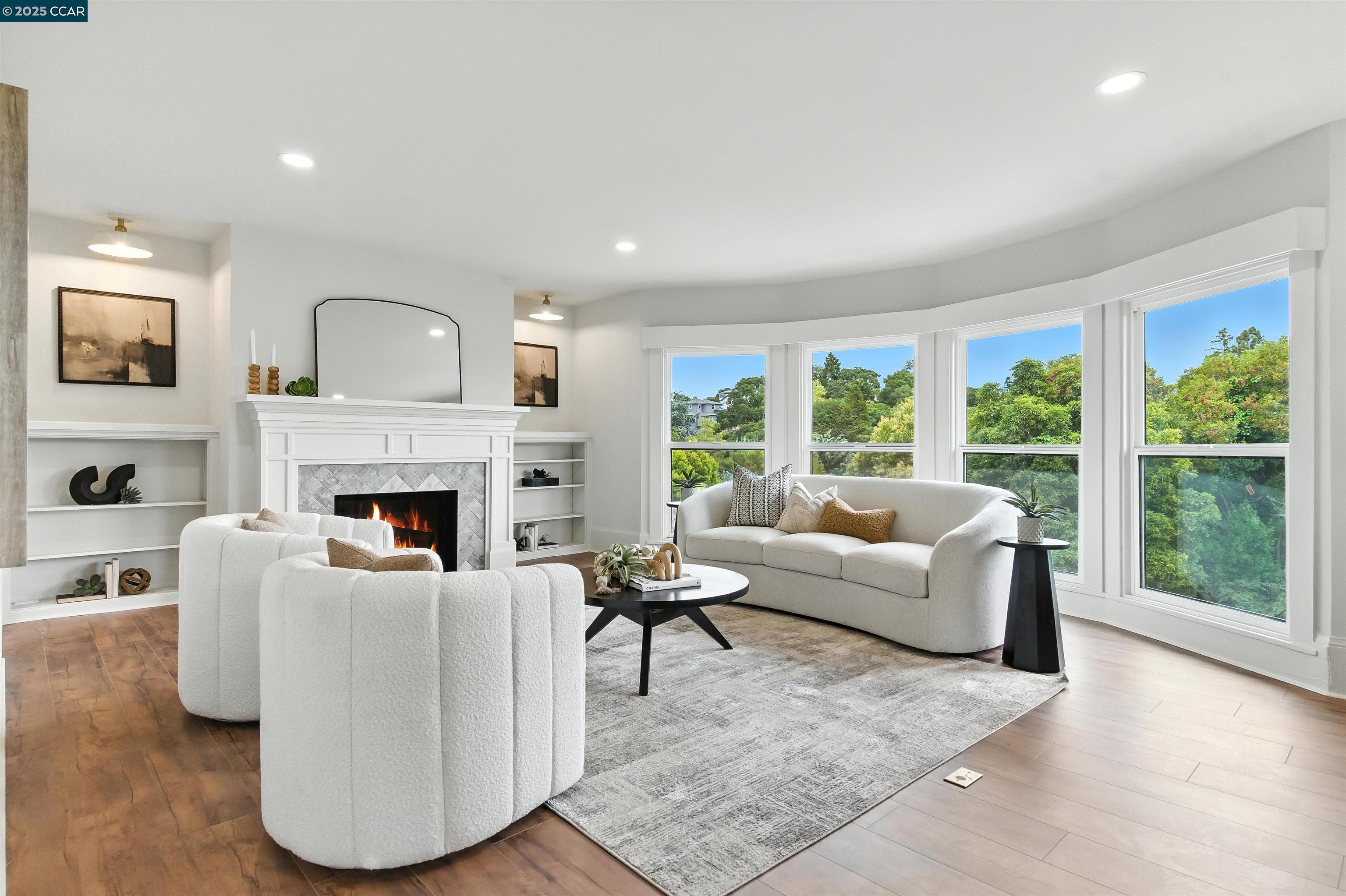 Detail Gallery Image 6 of 39 For 5020 Golden Gate Ave, Oakland,  CA 94618 - 4 Beds | 3 Baths